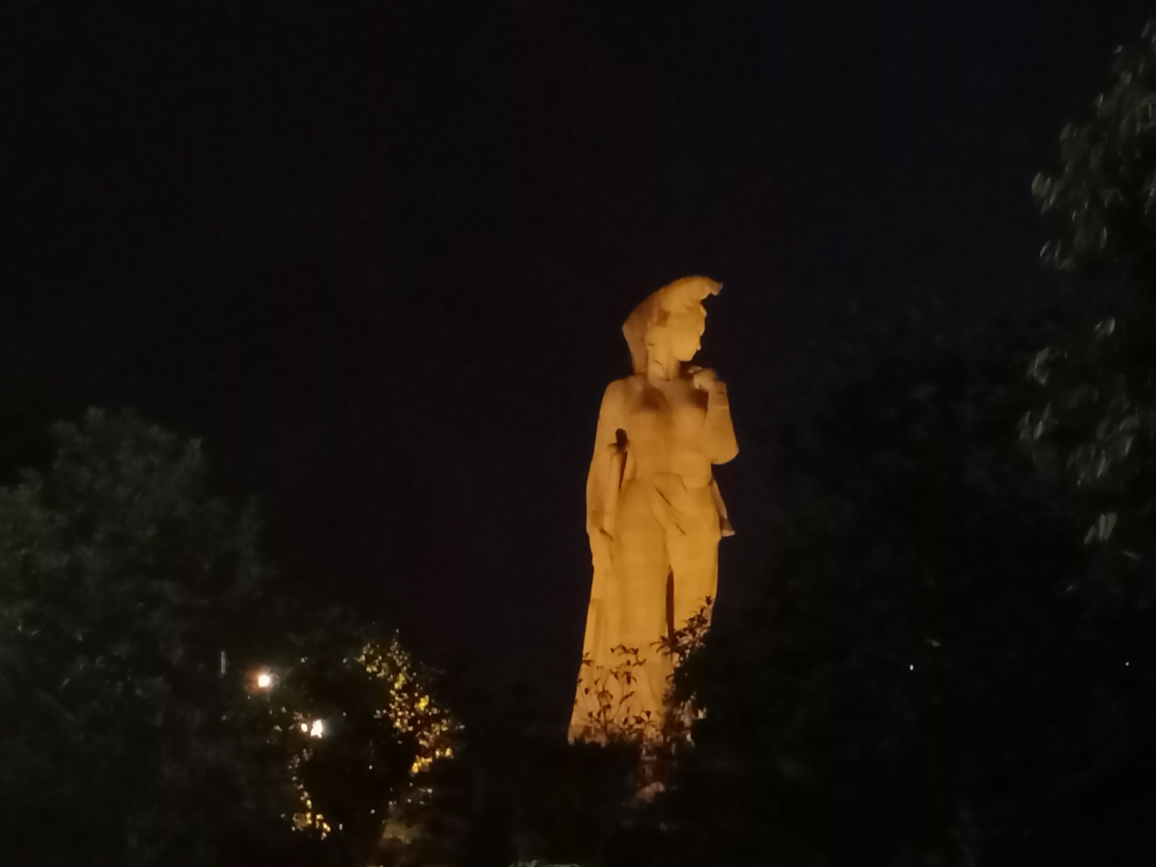 母亲缘广场旅行图片 1
