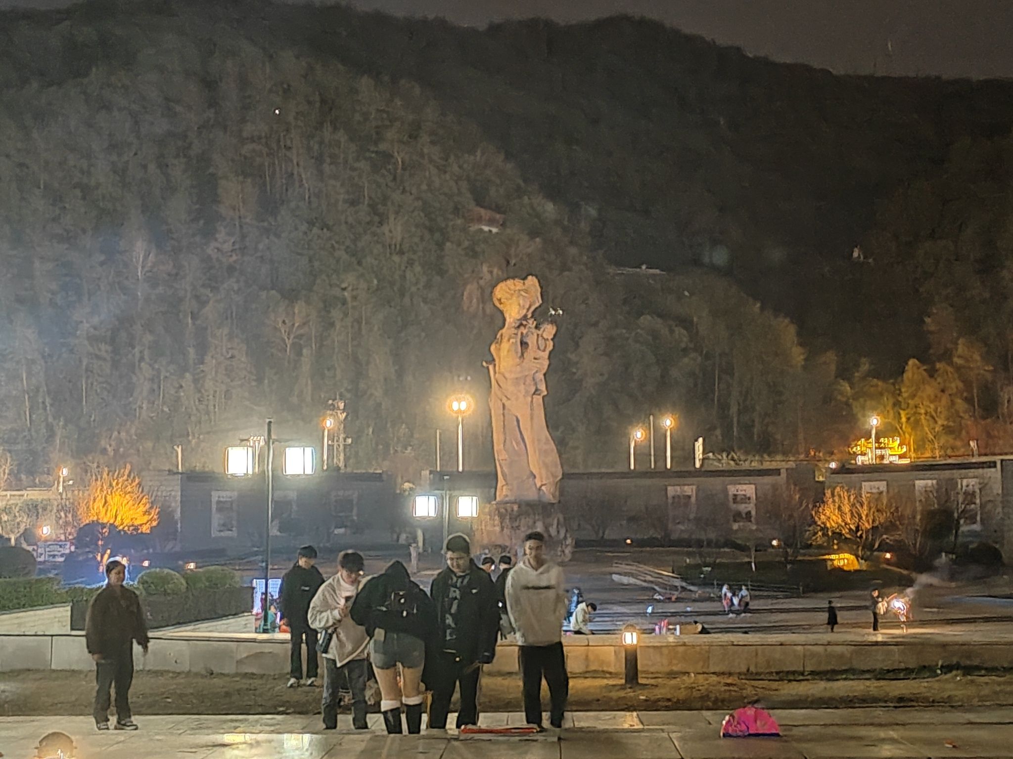 母亲缘广场旅行图片 1
