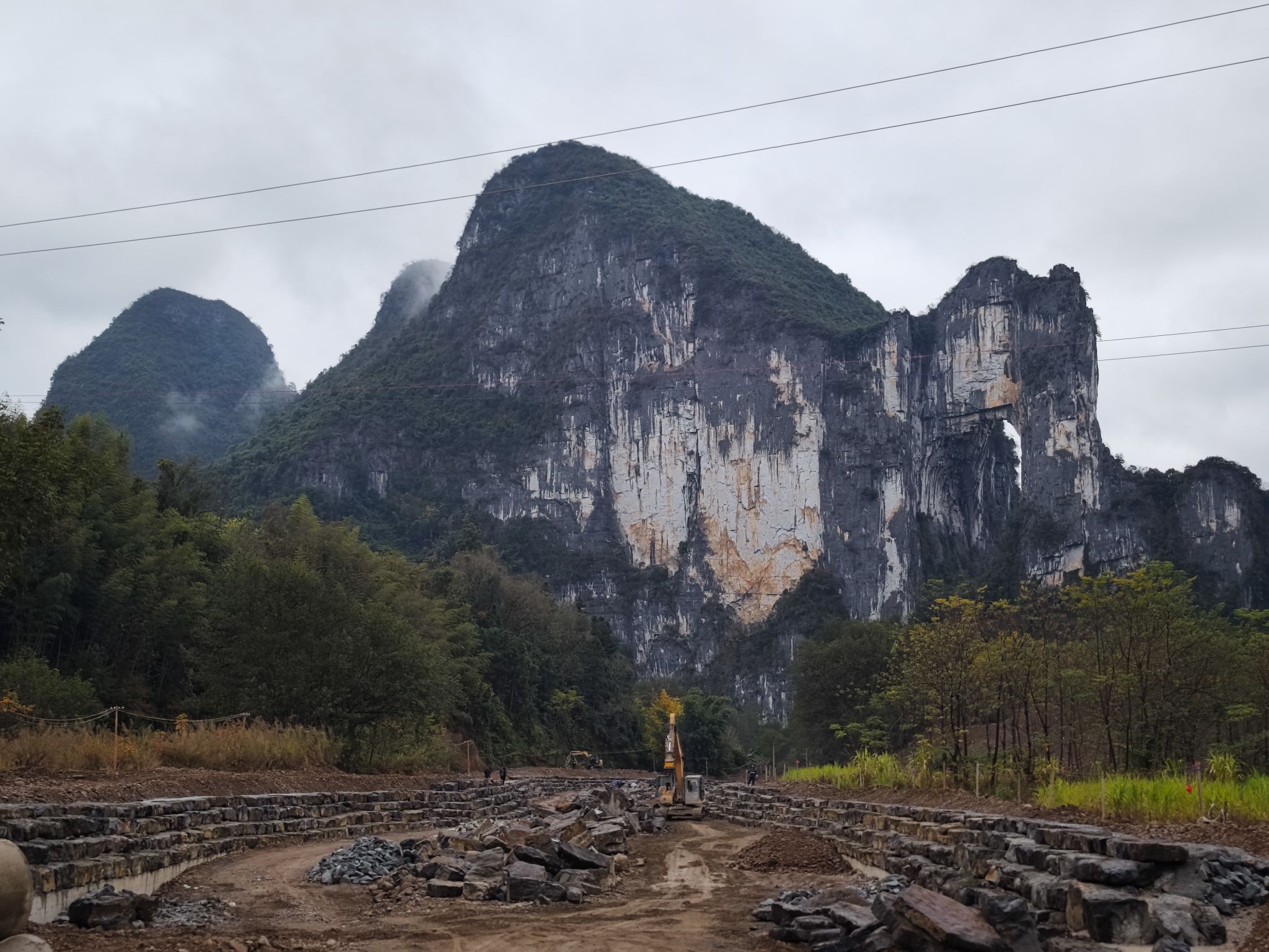 穿岩旅行图片 1