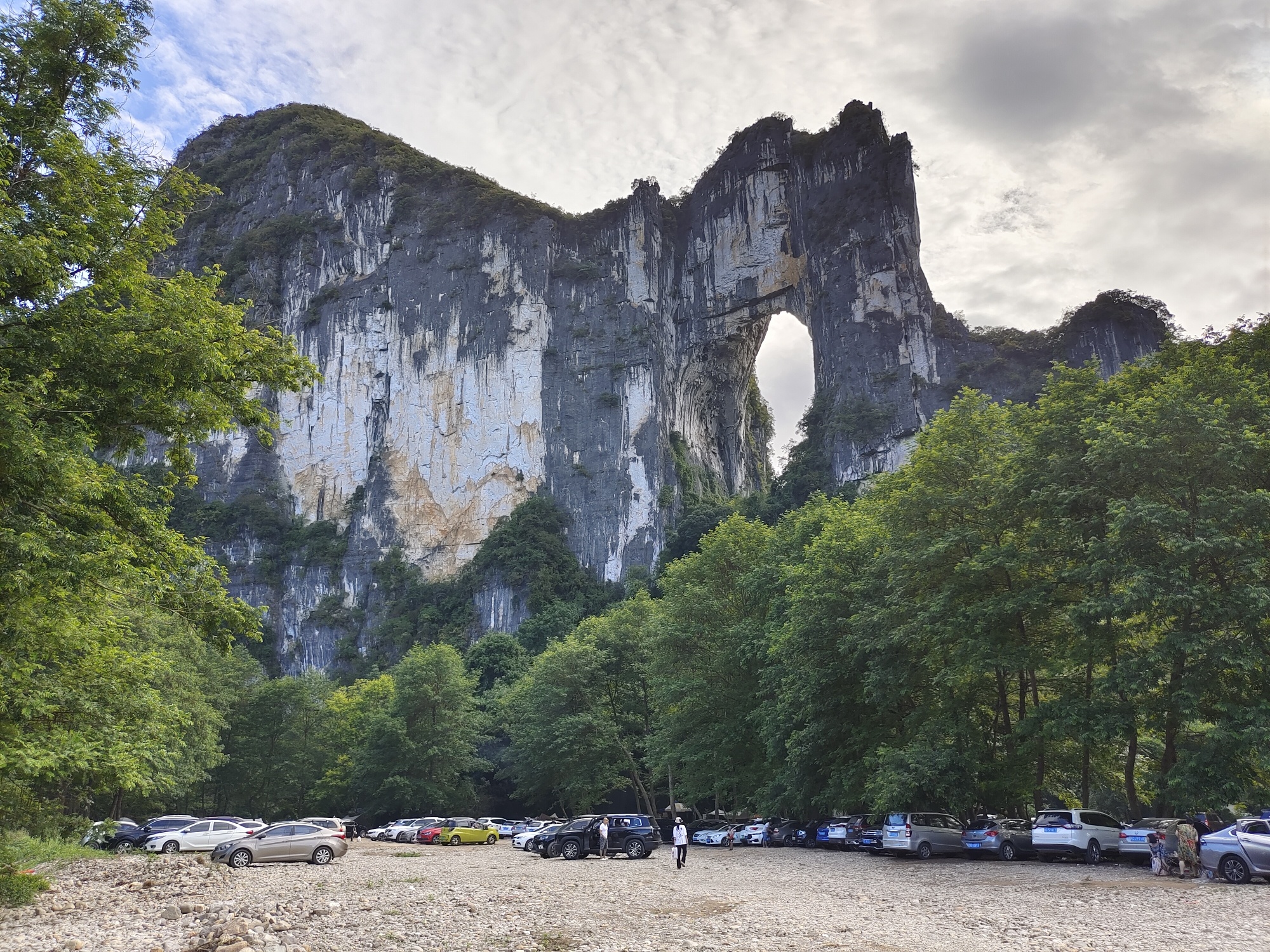 穿岩旅行图片 1