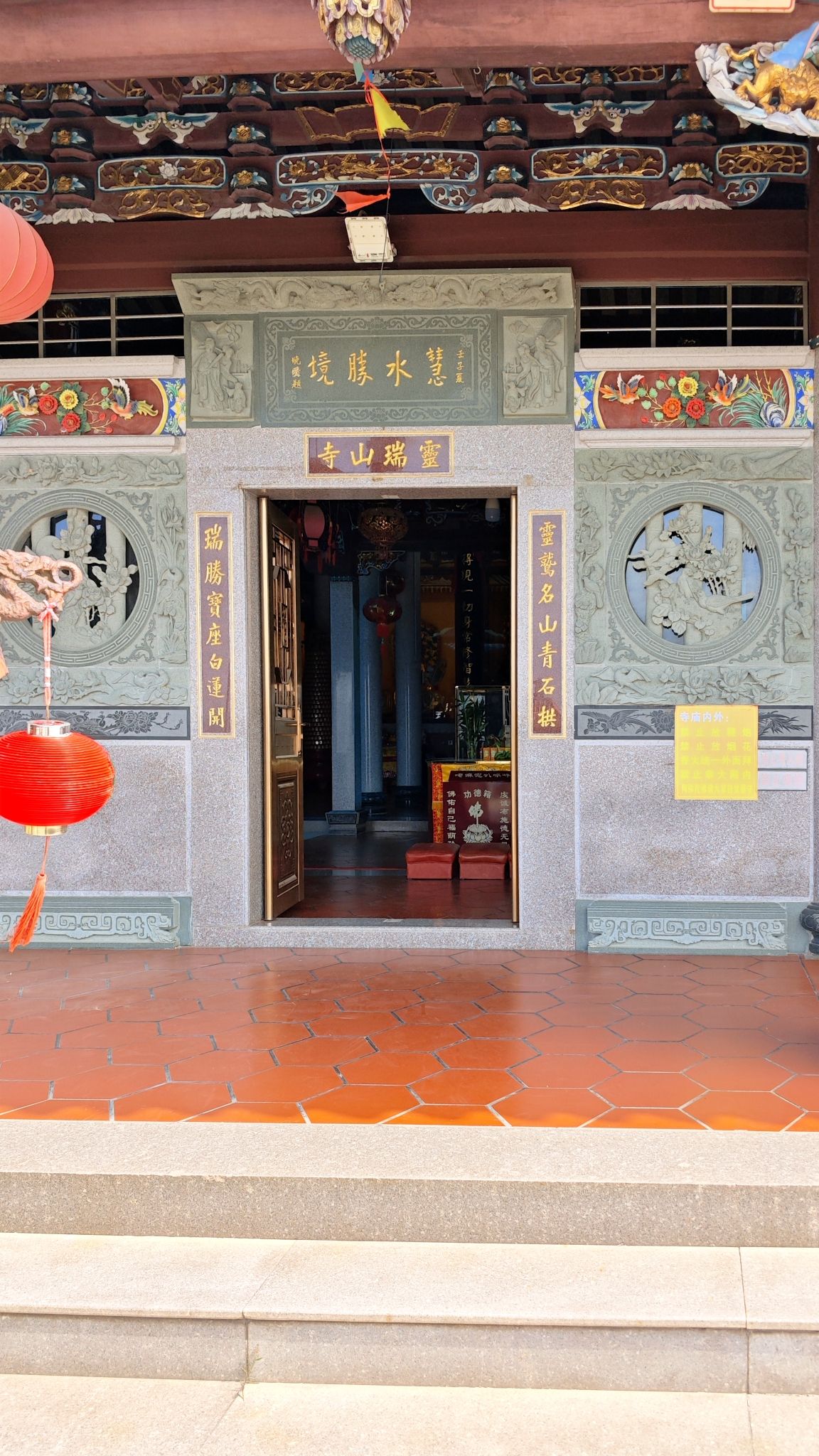 灵瑞山寺实景照片