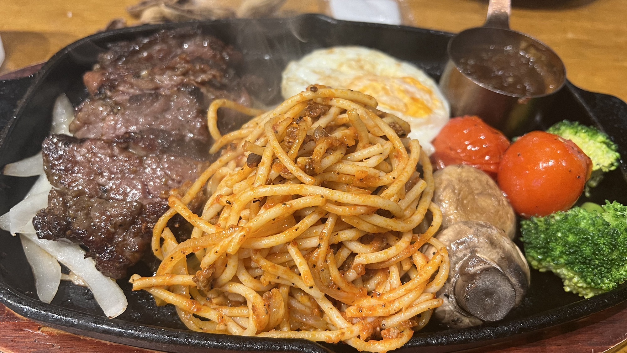 TT8全家欢乐中西餐厅(日月广场店)
