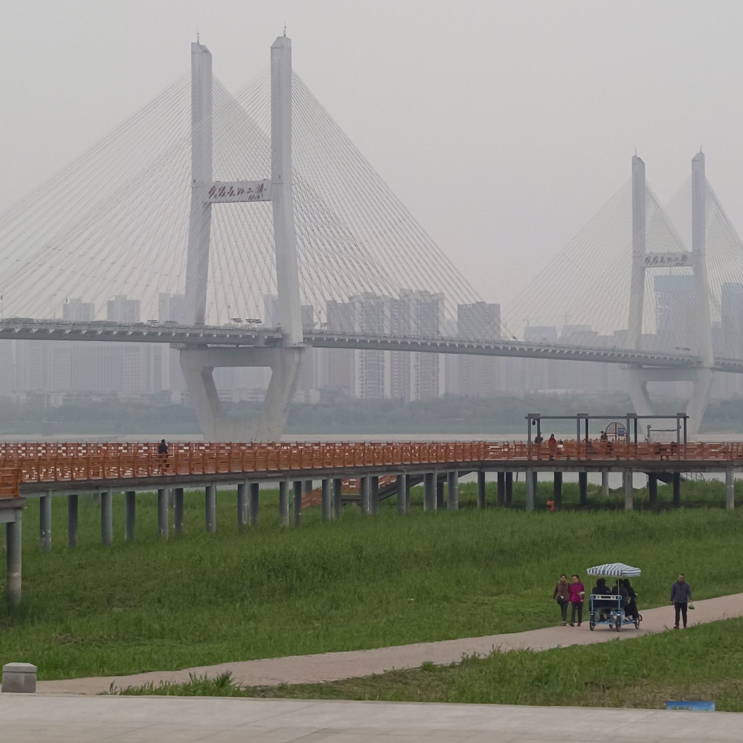 武汉江滩旅行图片 3