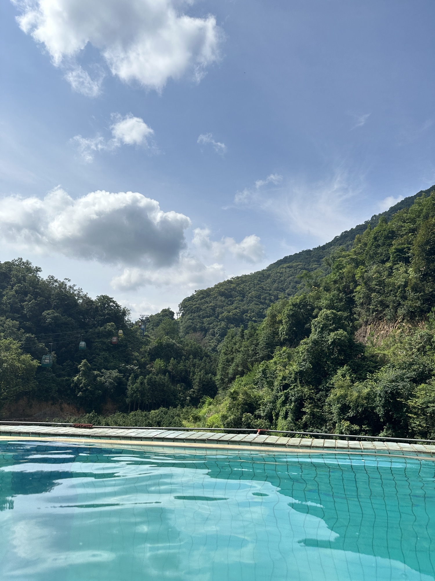 丹霞灵溪森林度假景区旅行图片 1