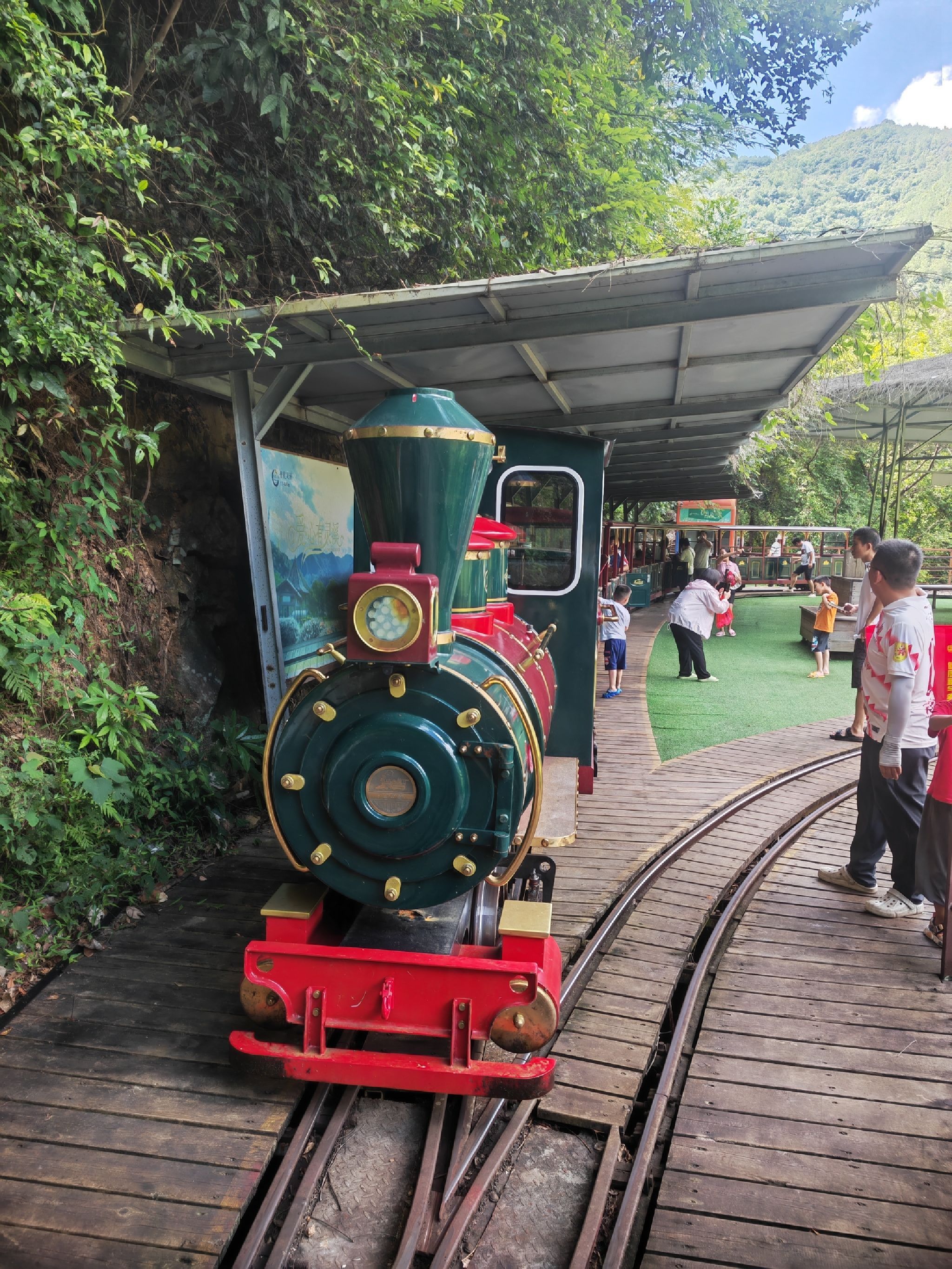 丹霞灵溪森林度假景区旅行图片 1