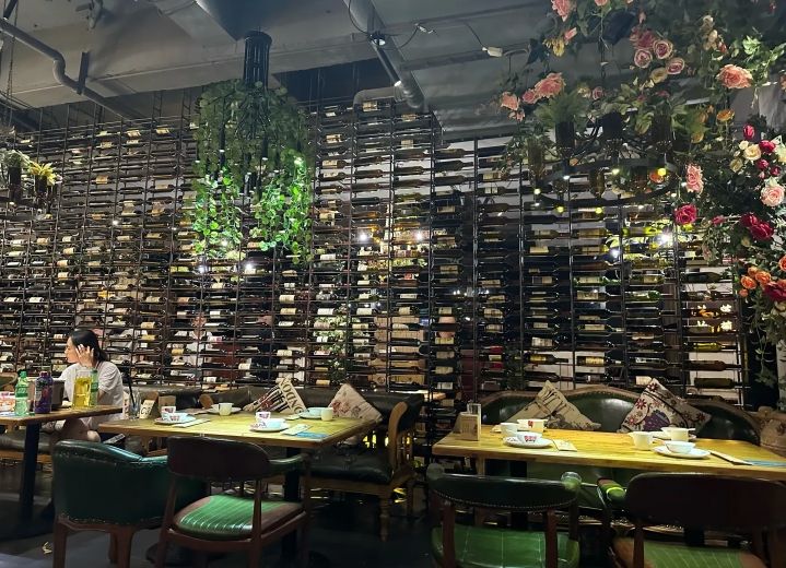 遇见湘江·时尚餐厅(乌兰察布维邦世基广场店)