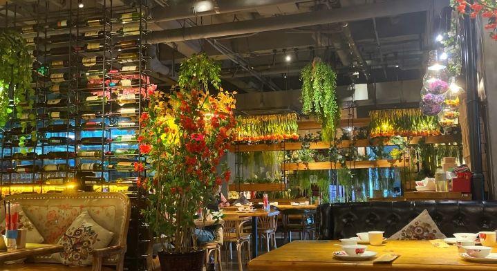 遇见湘江·时尚餐厅(乌兰察布维邦世基广场店)