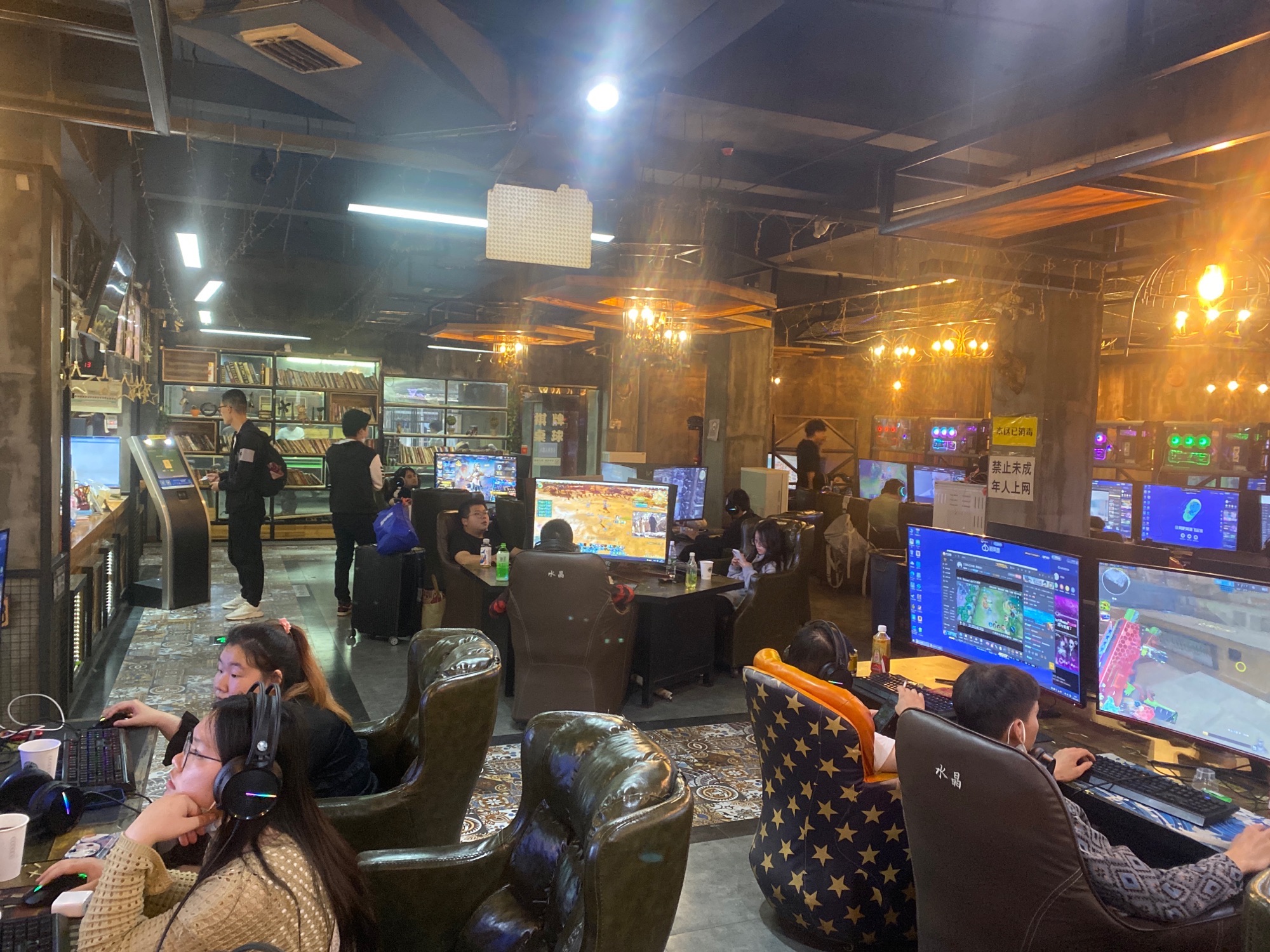 场地封面-蒸汽时代网咖棋牌台球(武昌火车站店)
