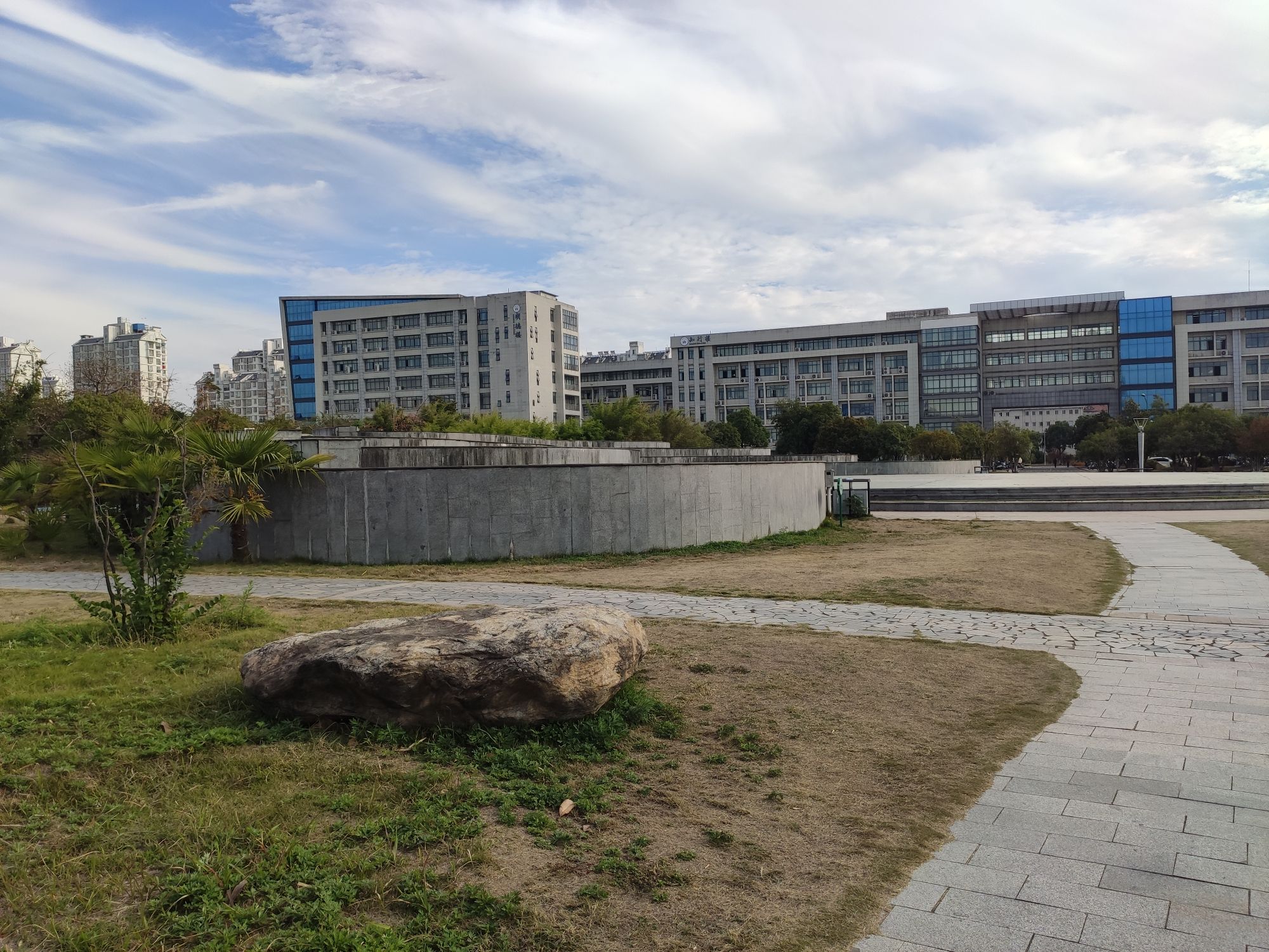 皖西学院音乐广场旅行图片 3
