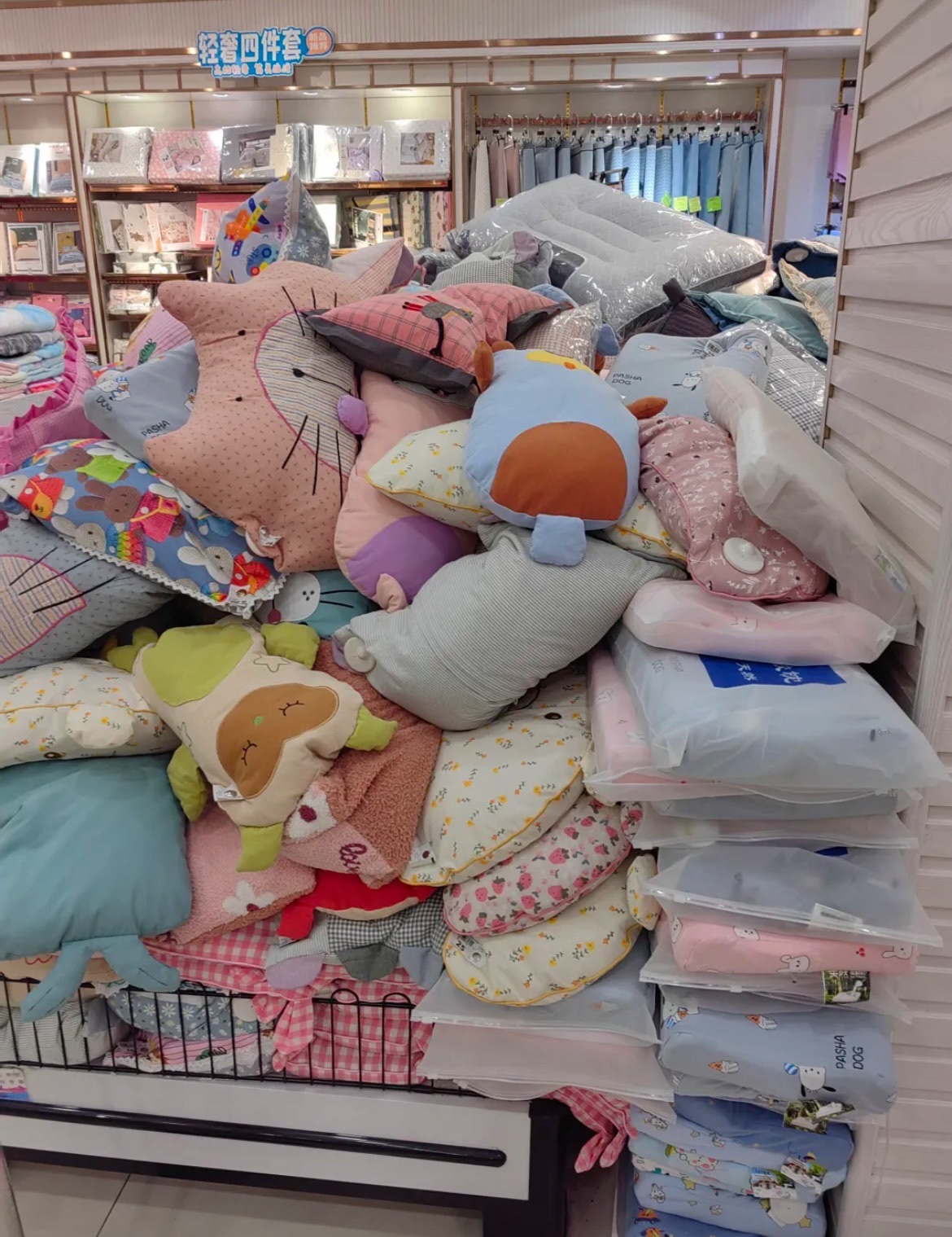 万衣汇服装批发城(通辽金门批发城店)