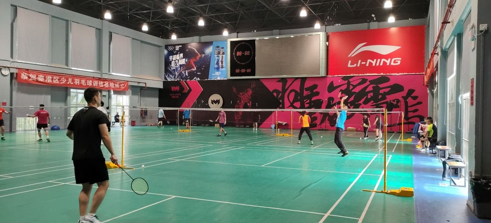 场地封面-镭鸣羽毛球俱乐部
