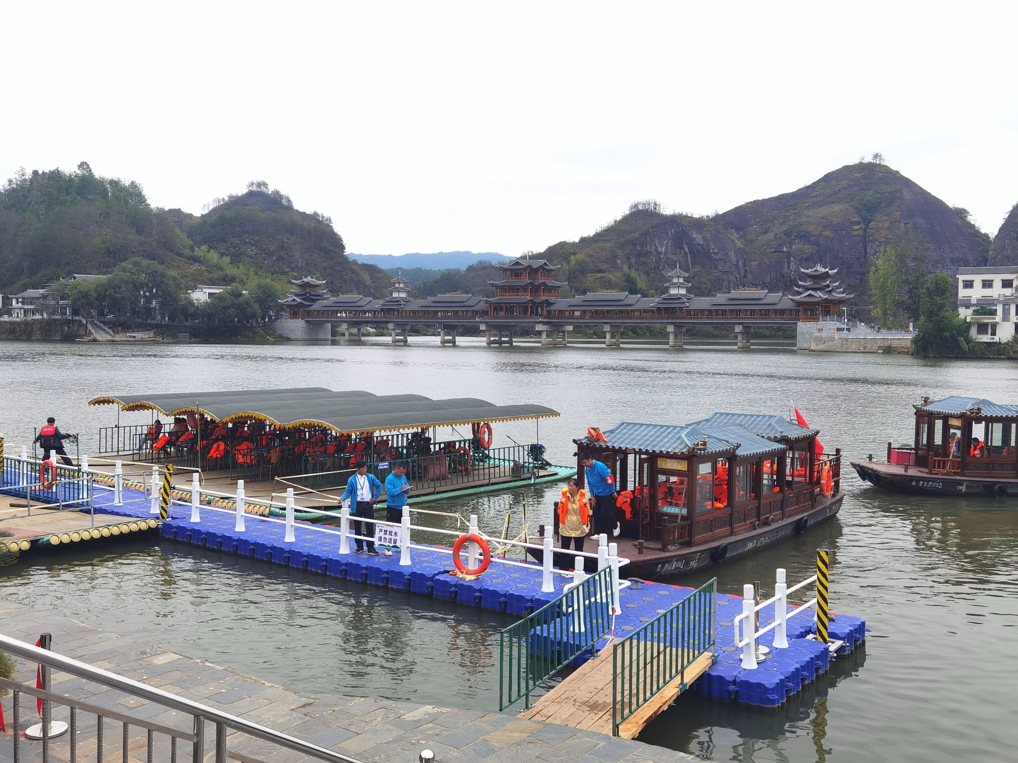 思蒙碧水丹霞景区