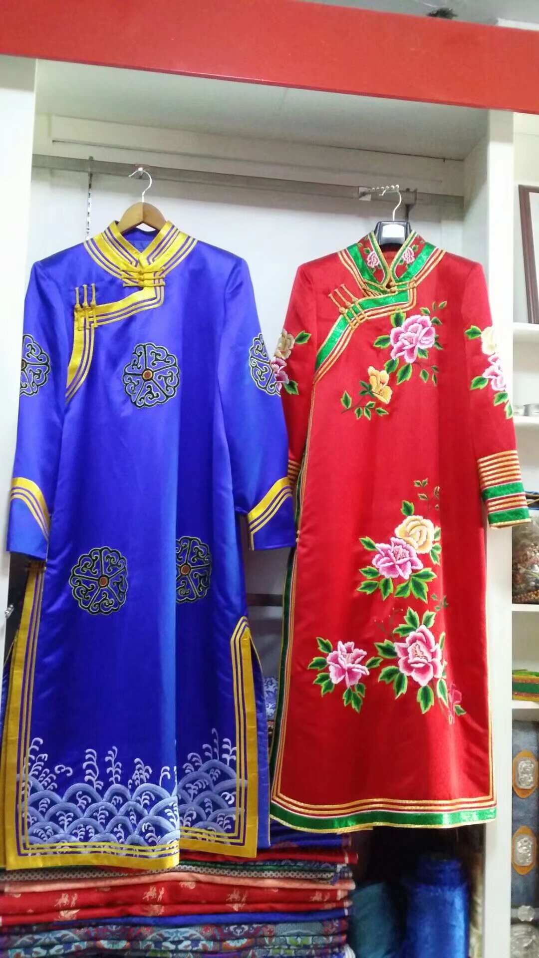 特一特蒙古勒津服饰