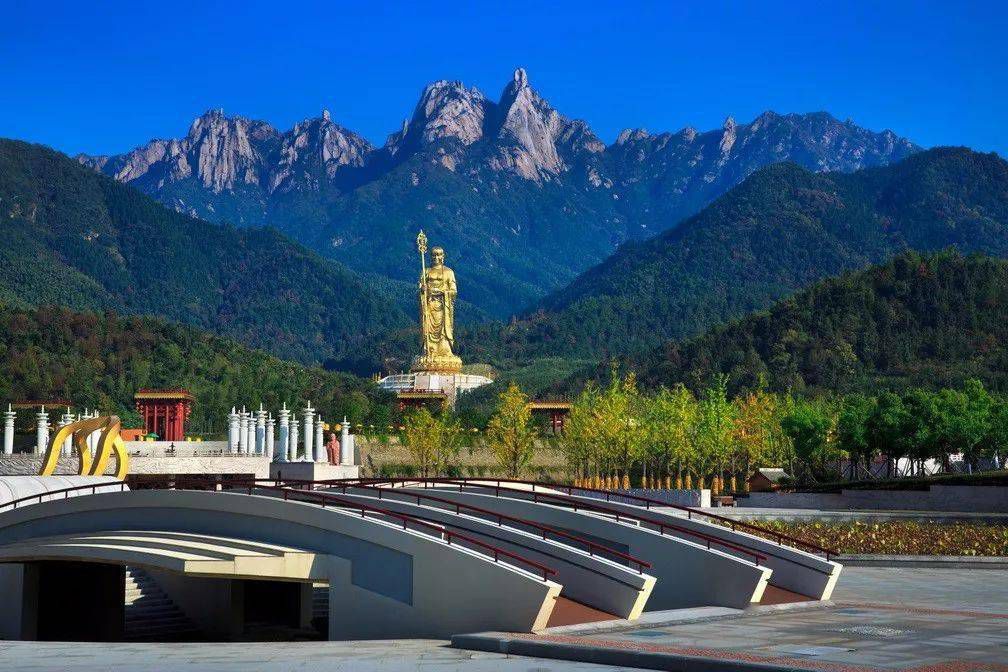 天柱山大佛广场旅行图片 1