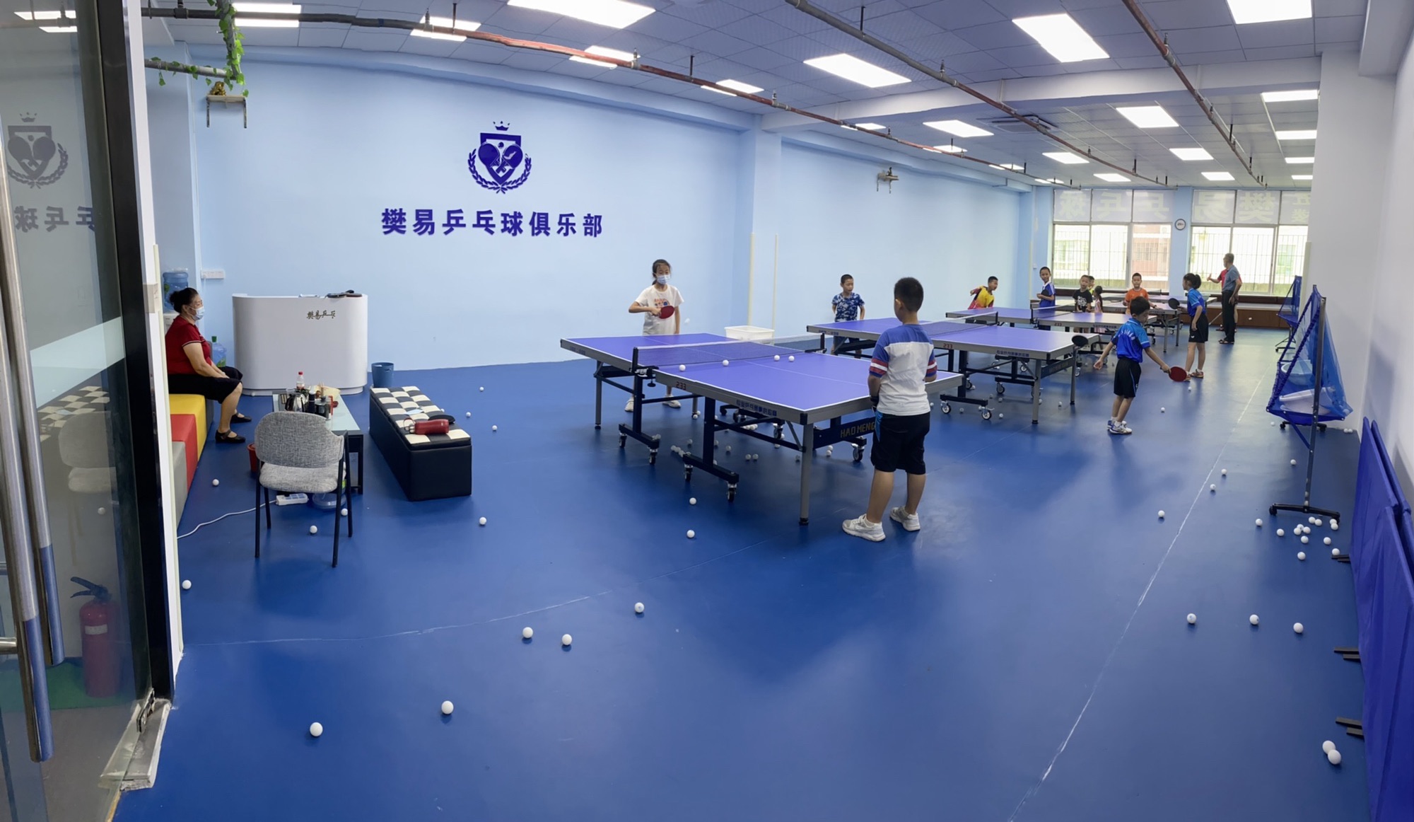 场地封面-深圳市樊易乒乓球俱乐部