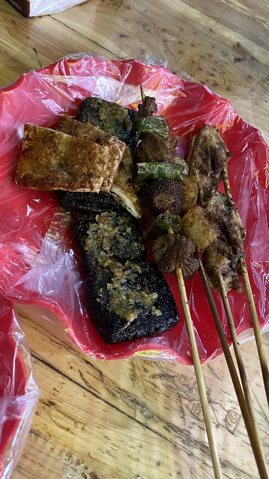 猪哥烧烤串串香(万宁店)