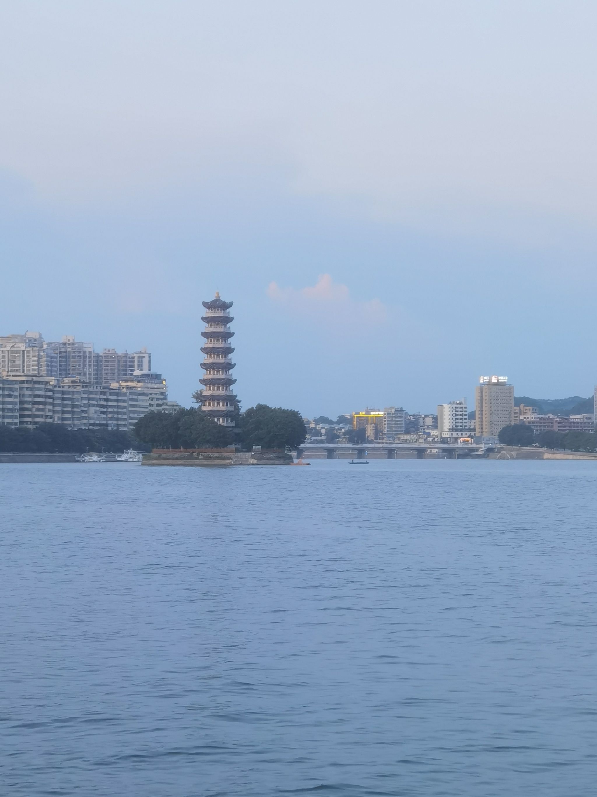 通天塔旅行图片 1