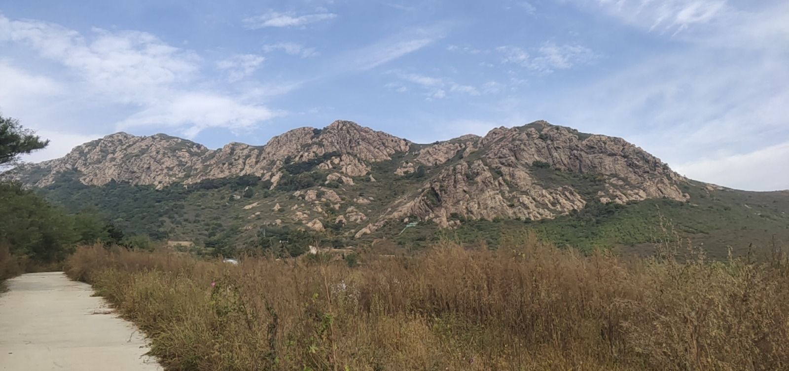 东砬山庙实景照片
