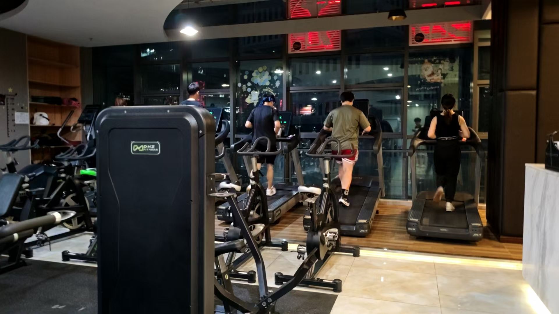 推荐场地-深健身健身会所(万和科技大厦A座店)