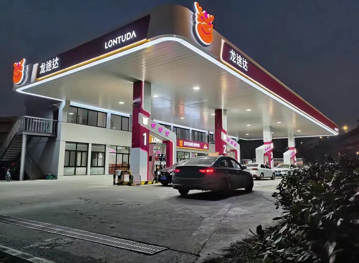 龙途达莫干山路加油站