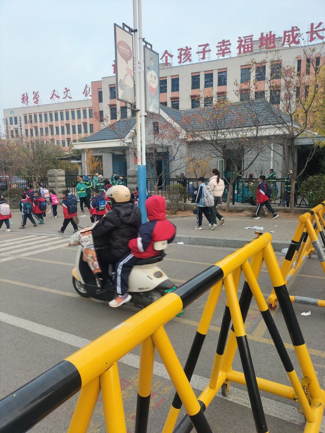 新泰滨湖小学