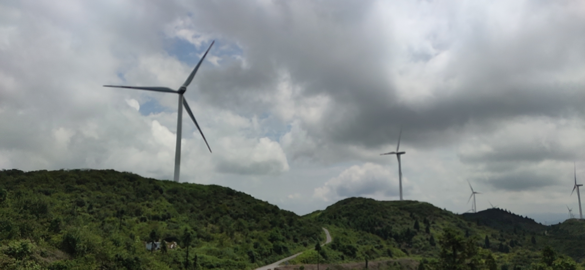 狮子坪风机发电风景区的第2张图片的图片资料