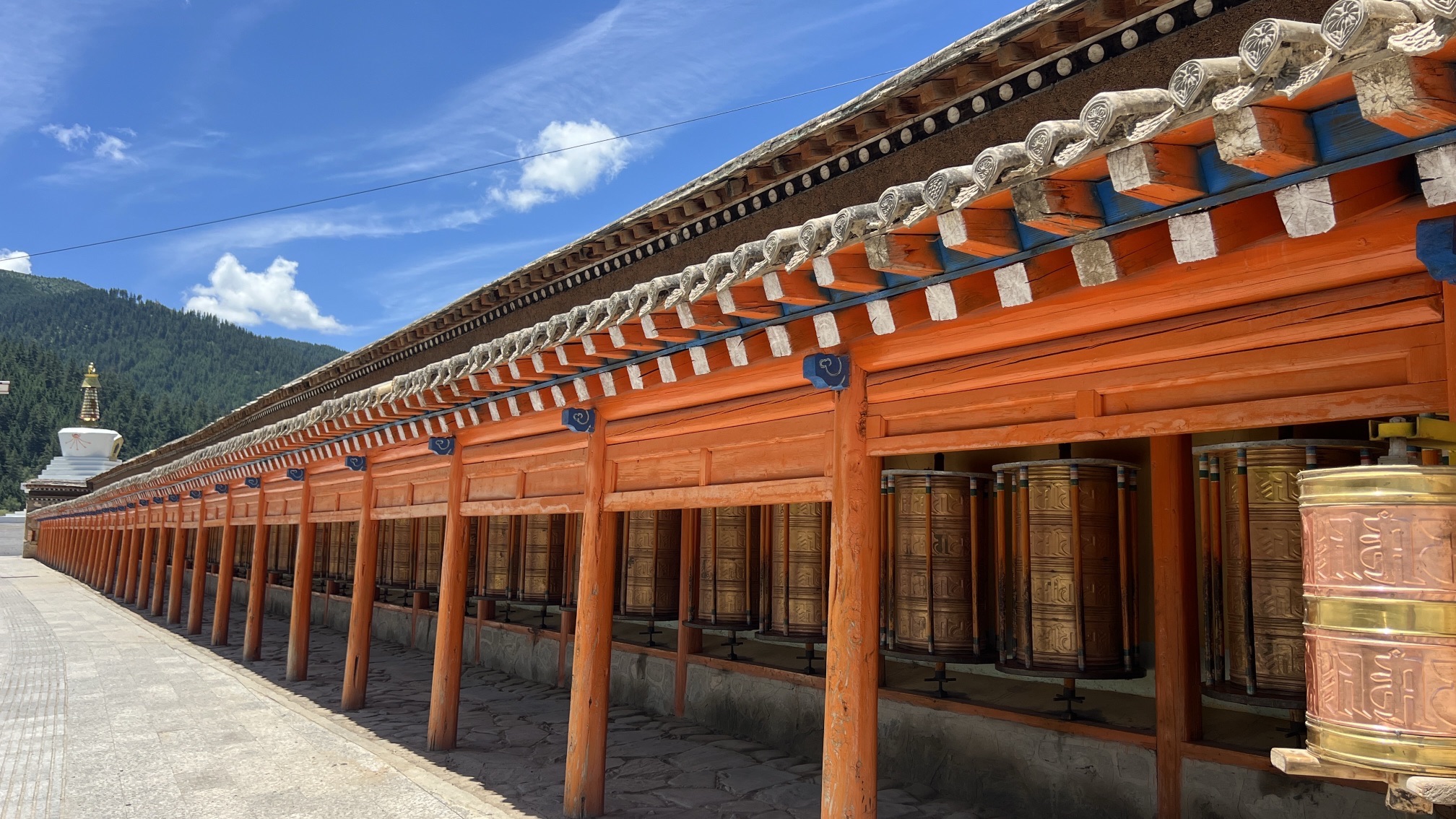 贡巴寺实景照片