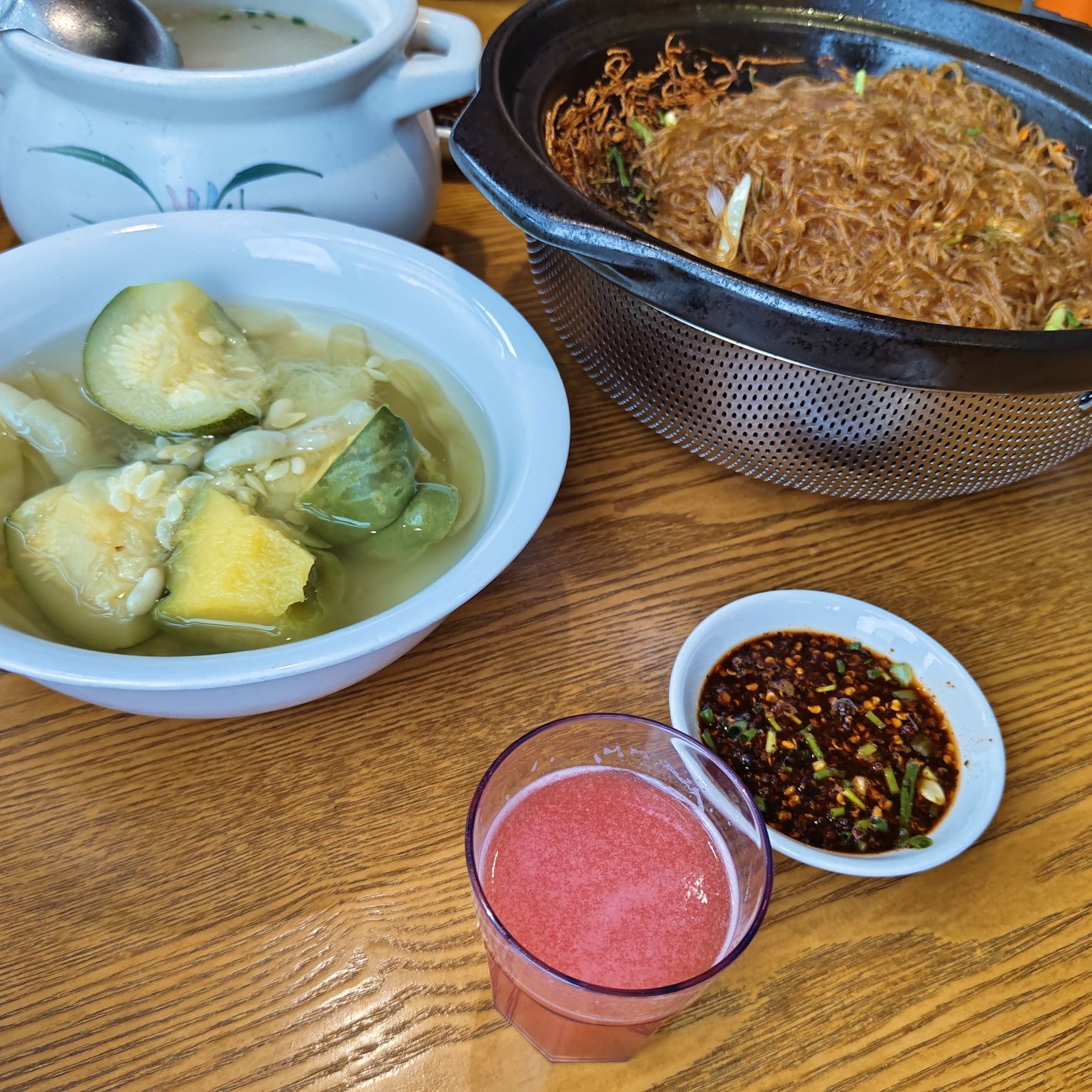 兴义市爱饭时尚餐厅