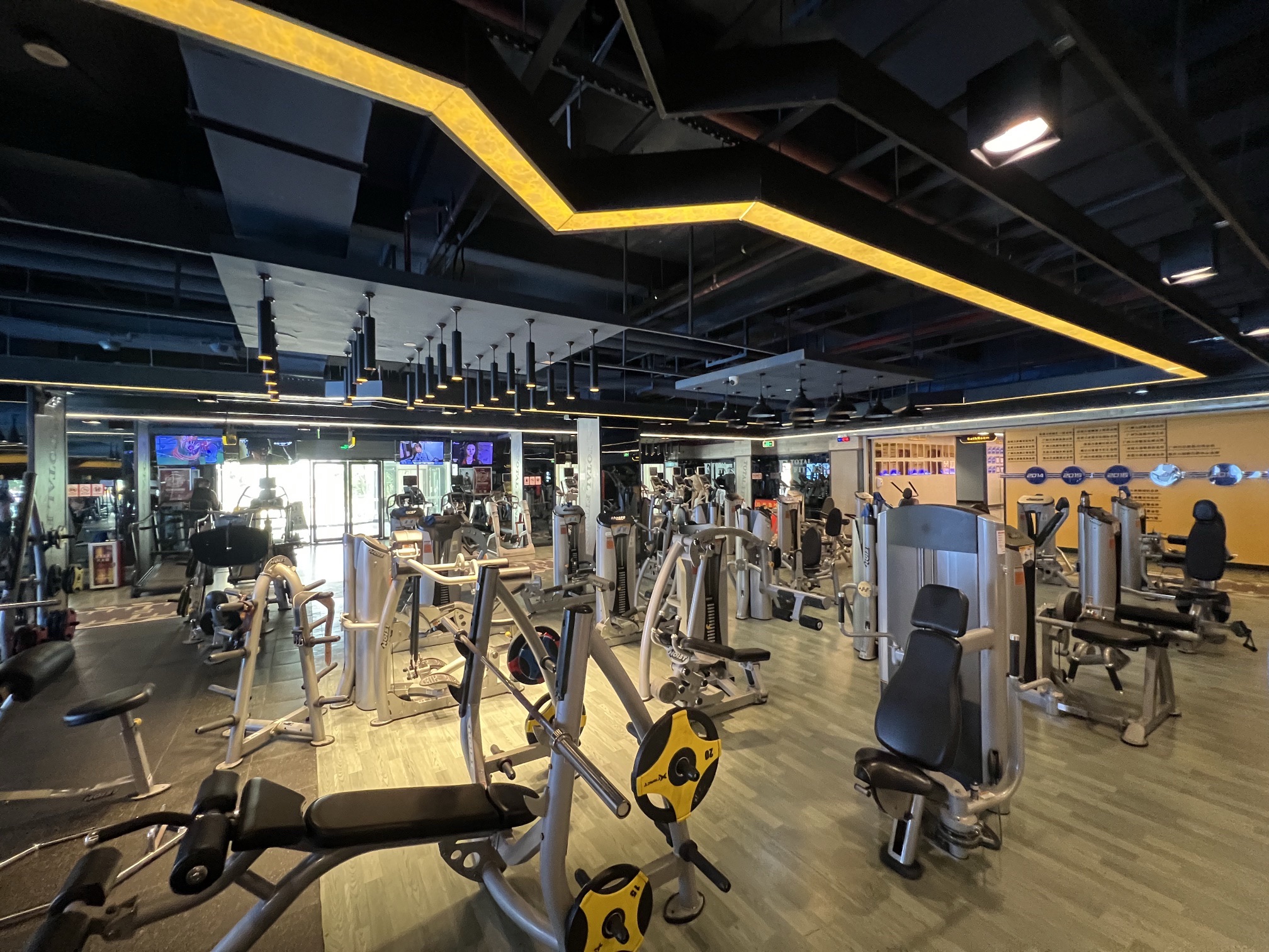 场地封面-力美健健身俱乐部(祈福新村店)