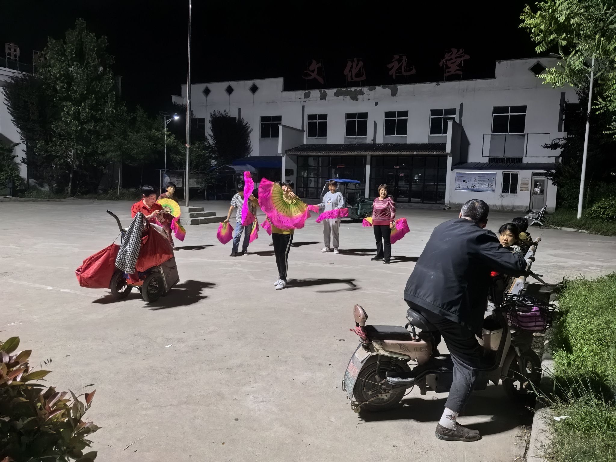 界沟村中心广场旅行图片 3