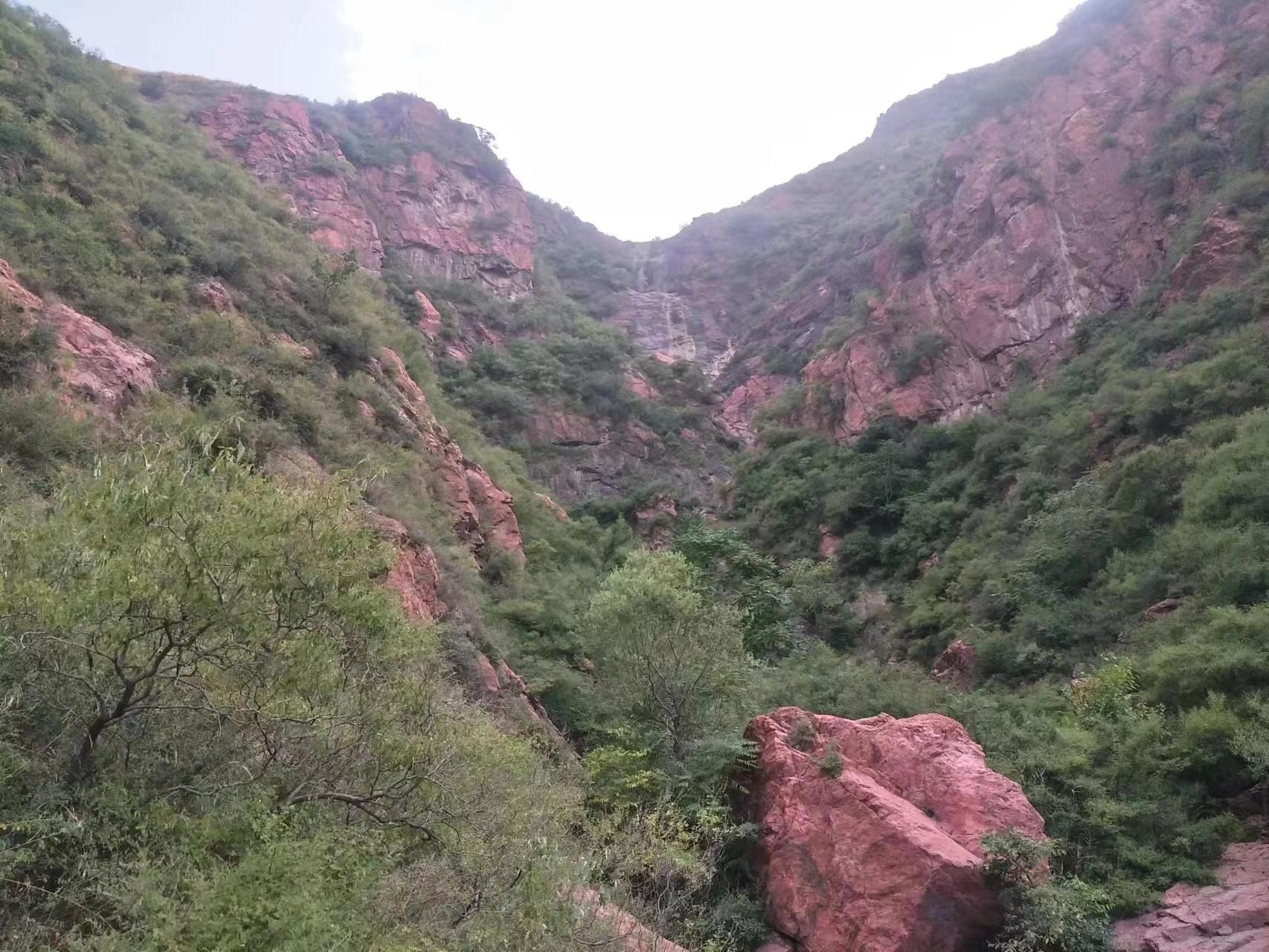 晋殿悬冰景区