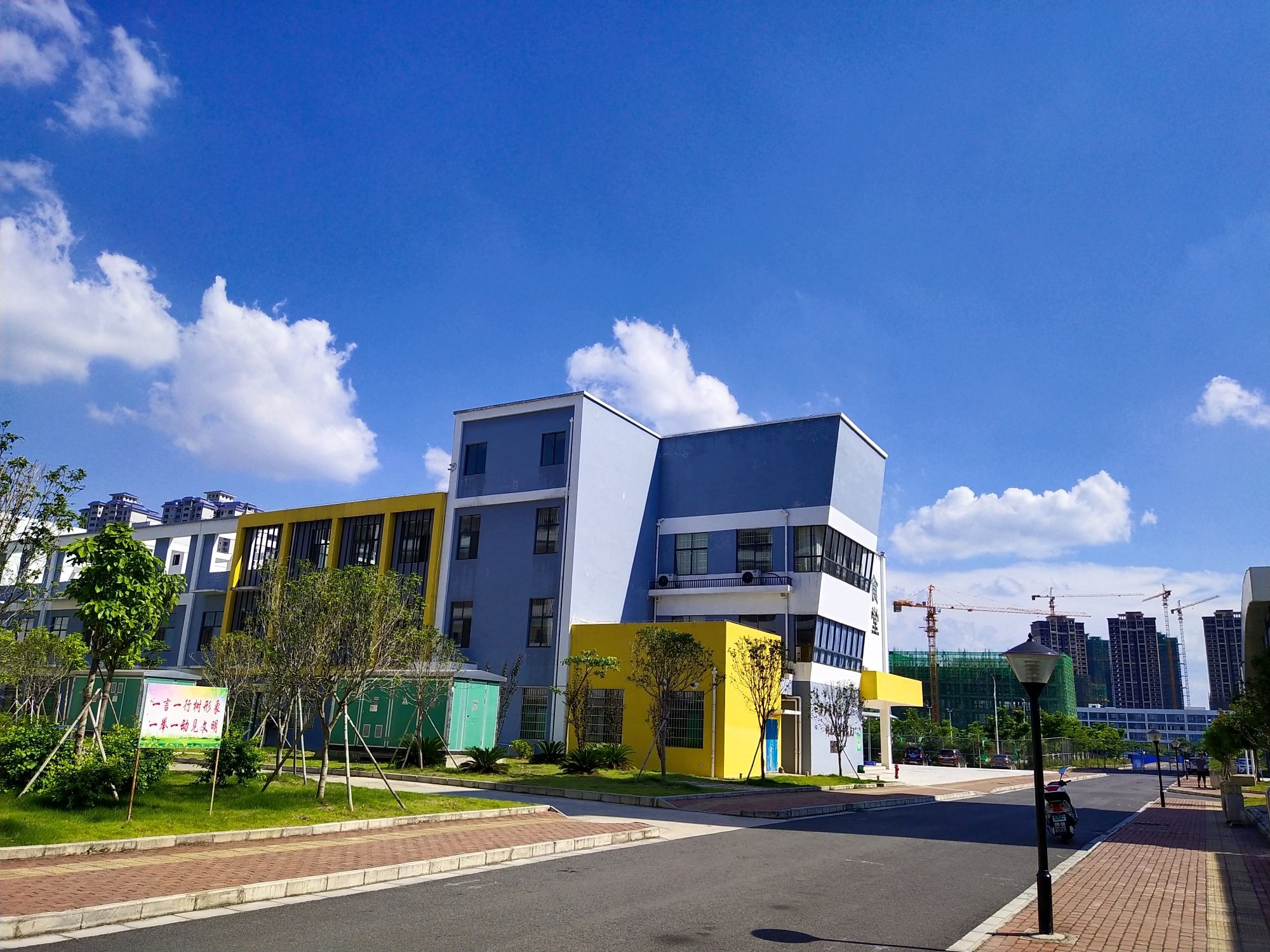 来宾市第四中学(新校区)