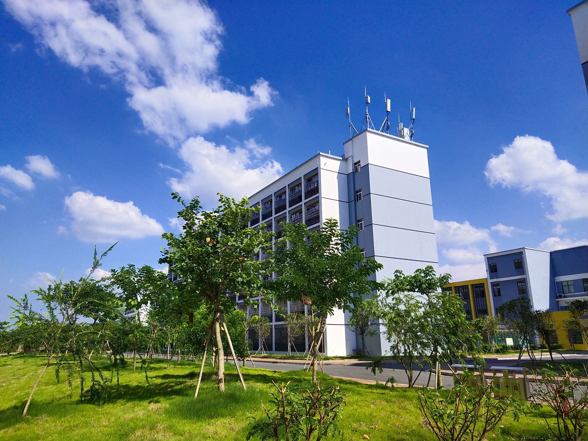 来宾市第四中学(新校区)
