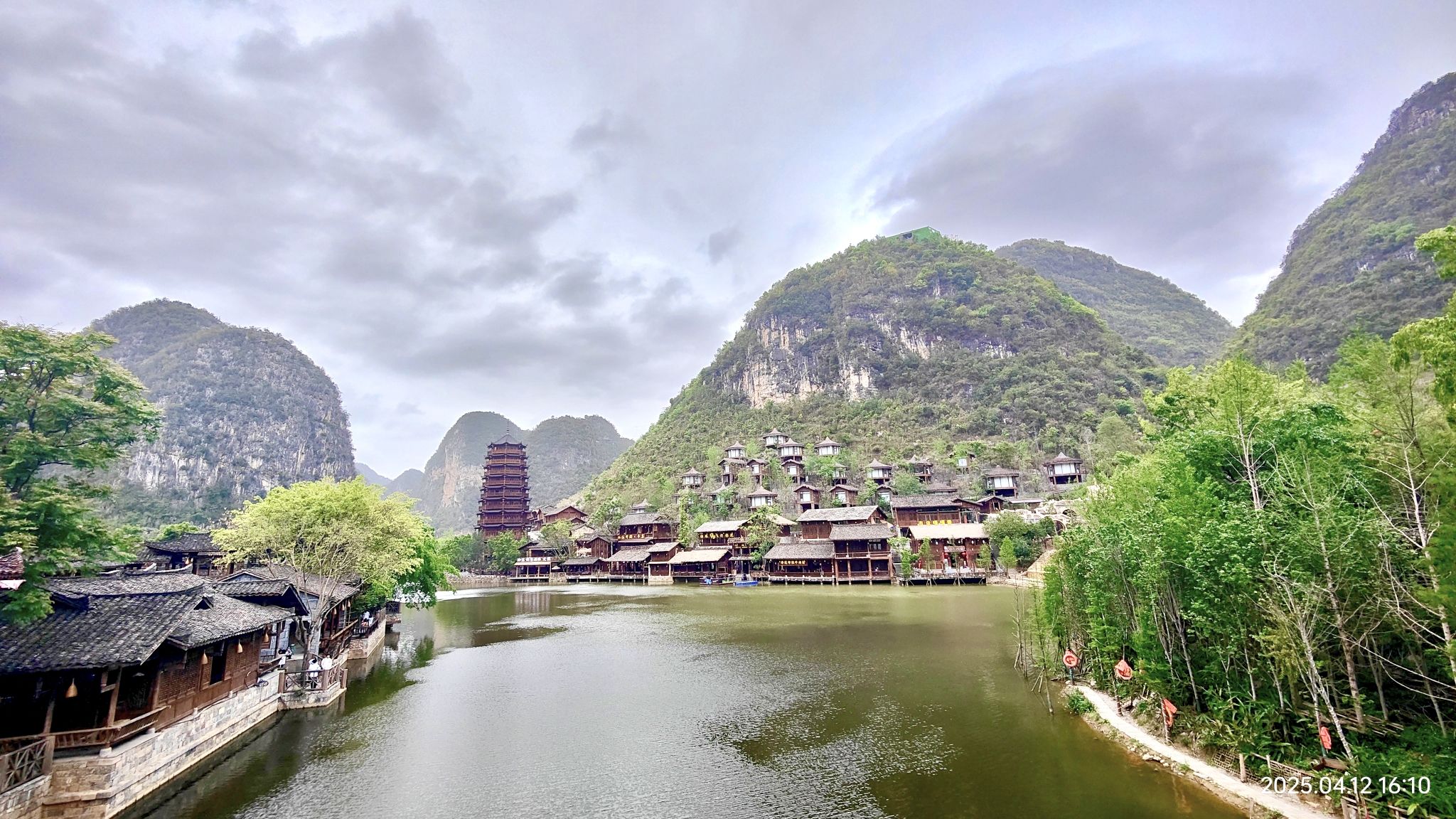 峰林布依景区