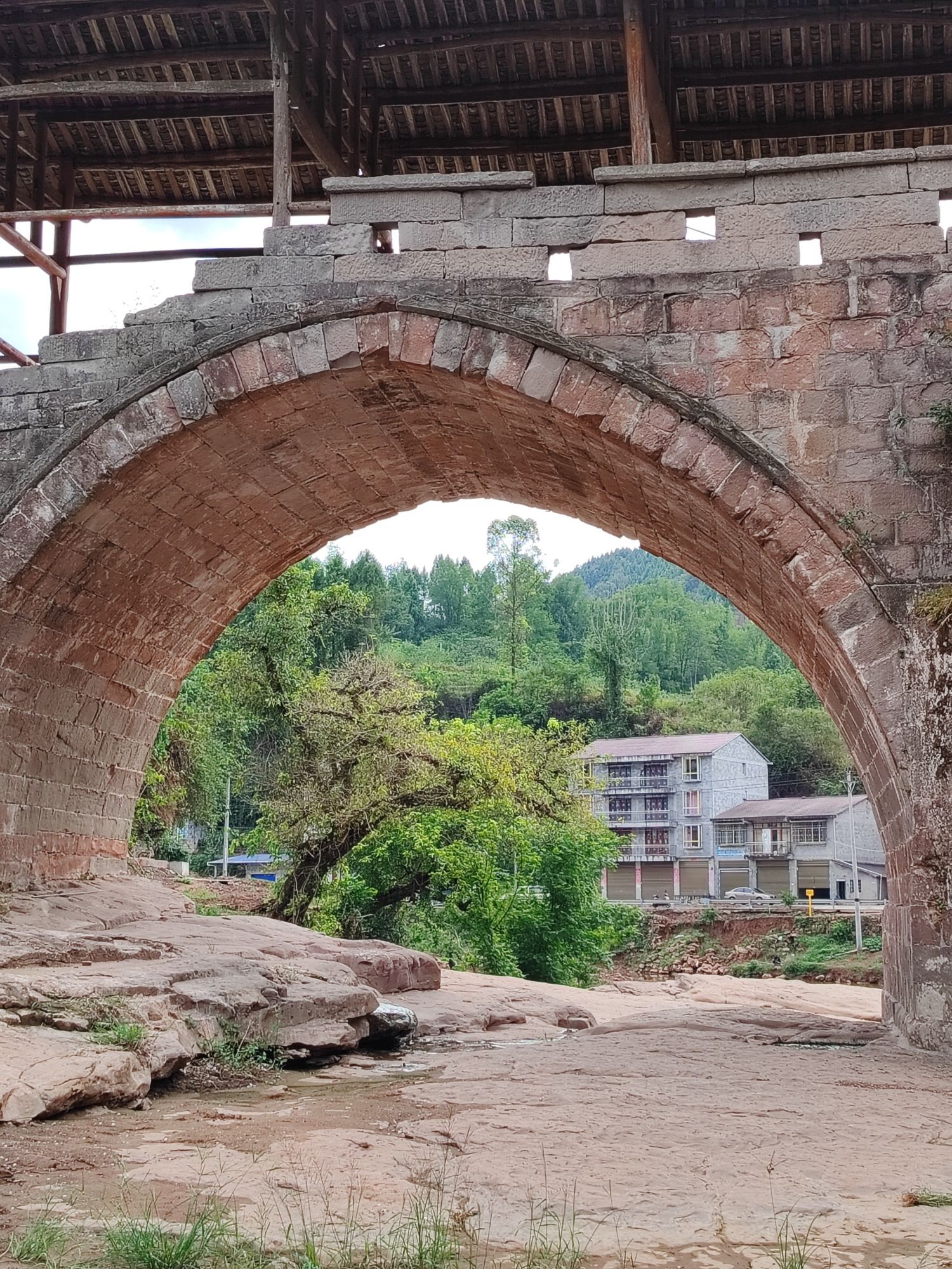 两河风雨廊桥旅行图片 3