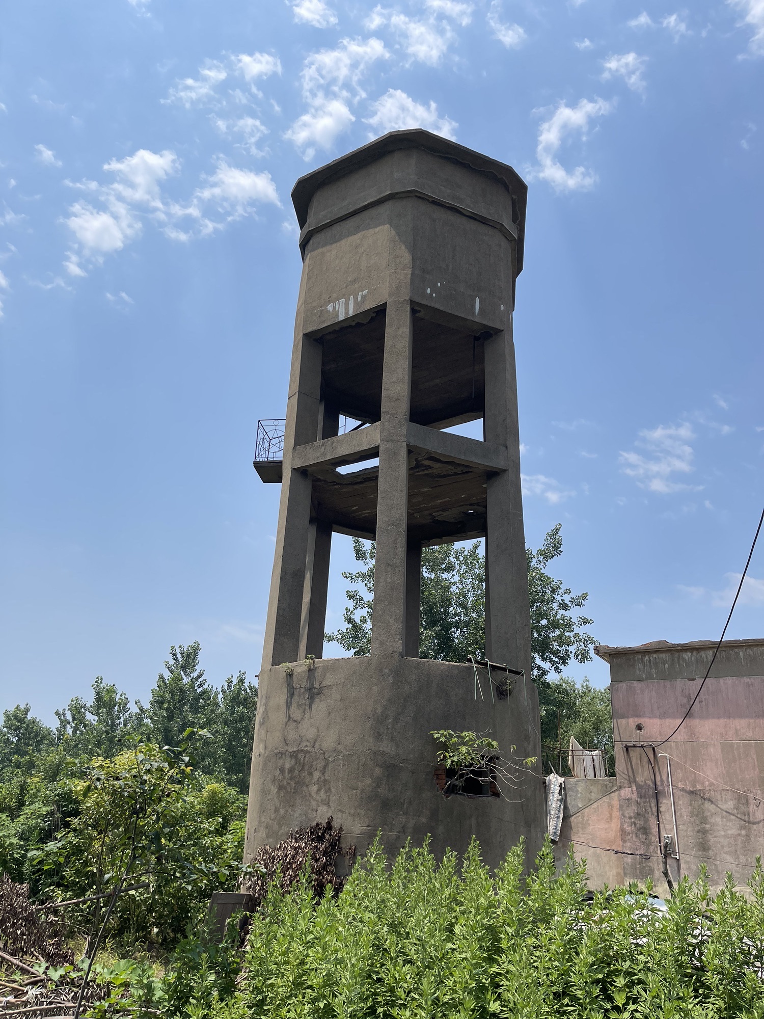 江边旧灯塔旅行图片 1