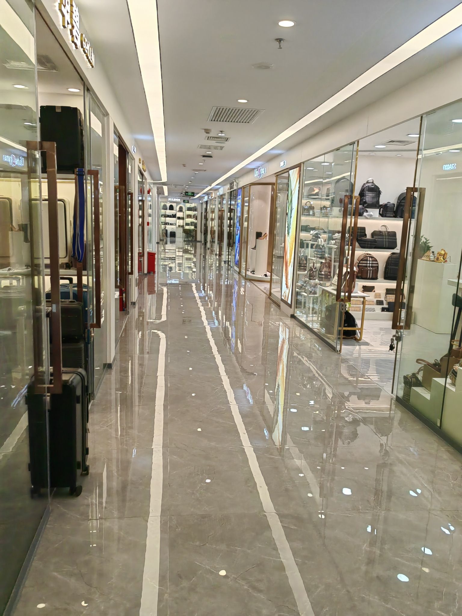 广州白云皮具城贸易中心2期