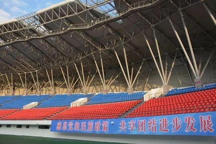 龙山县体育中心