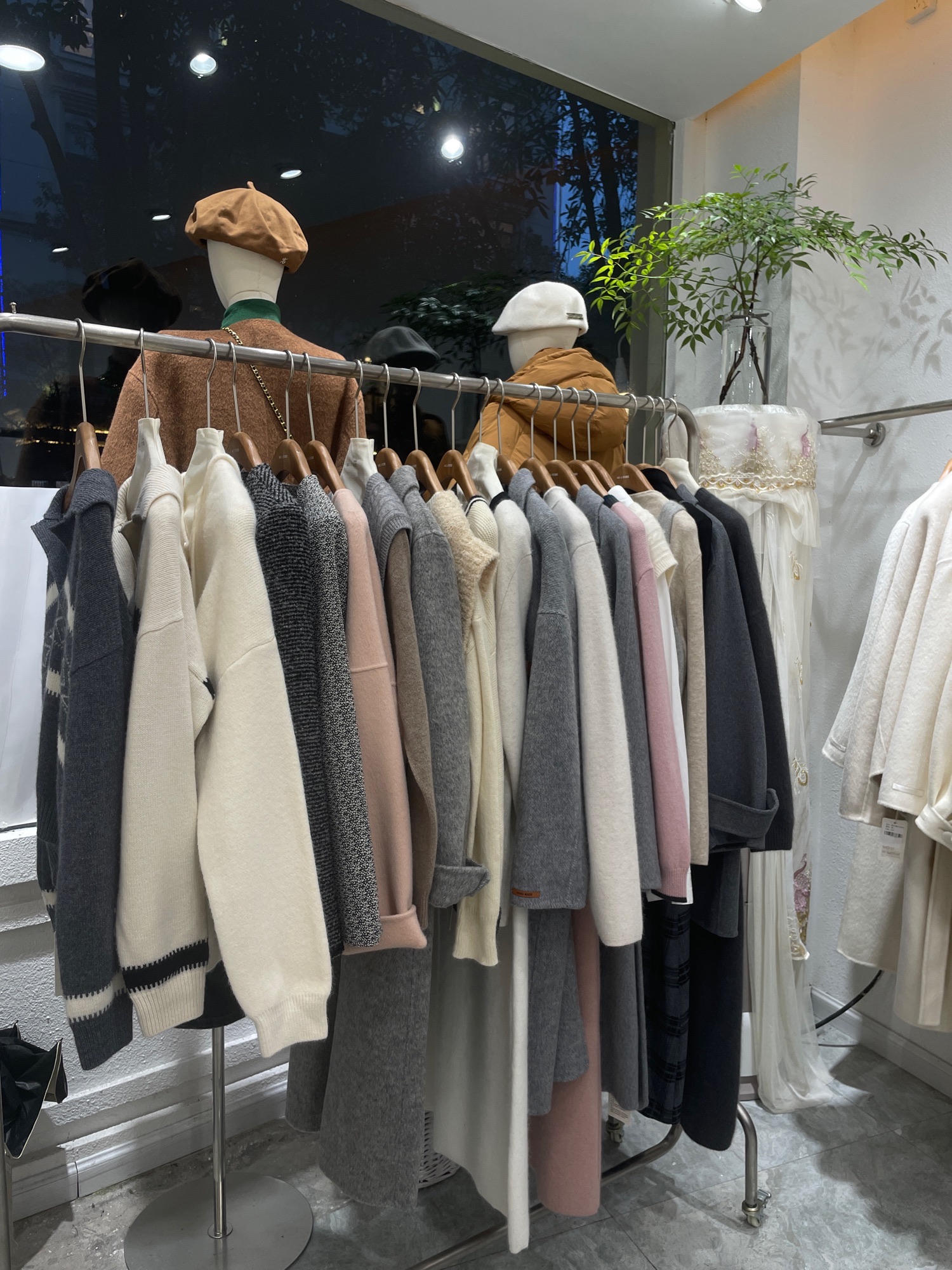 MO LI·茉莉服装(沿江路店)