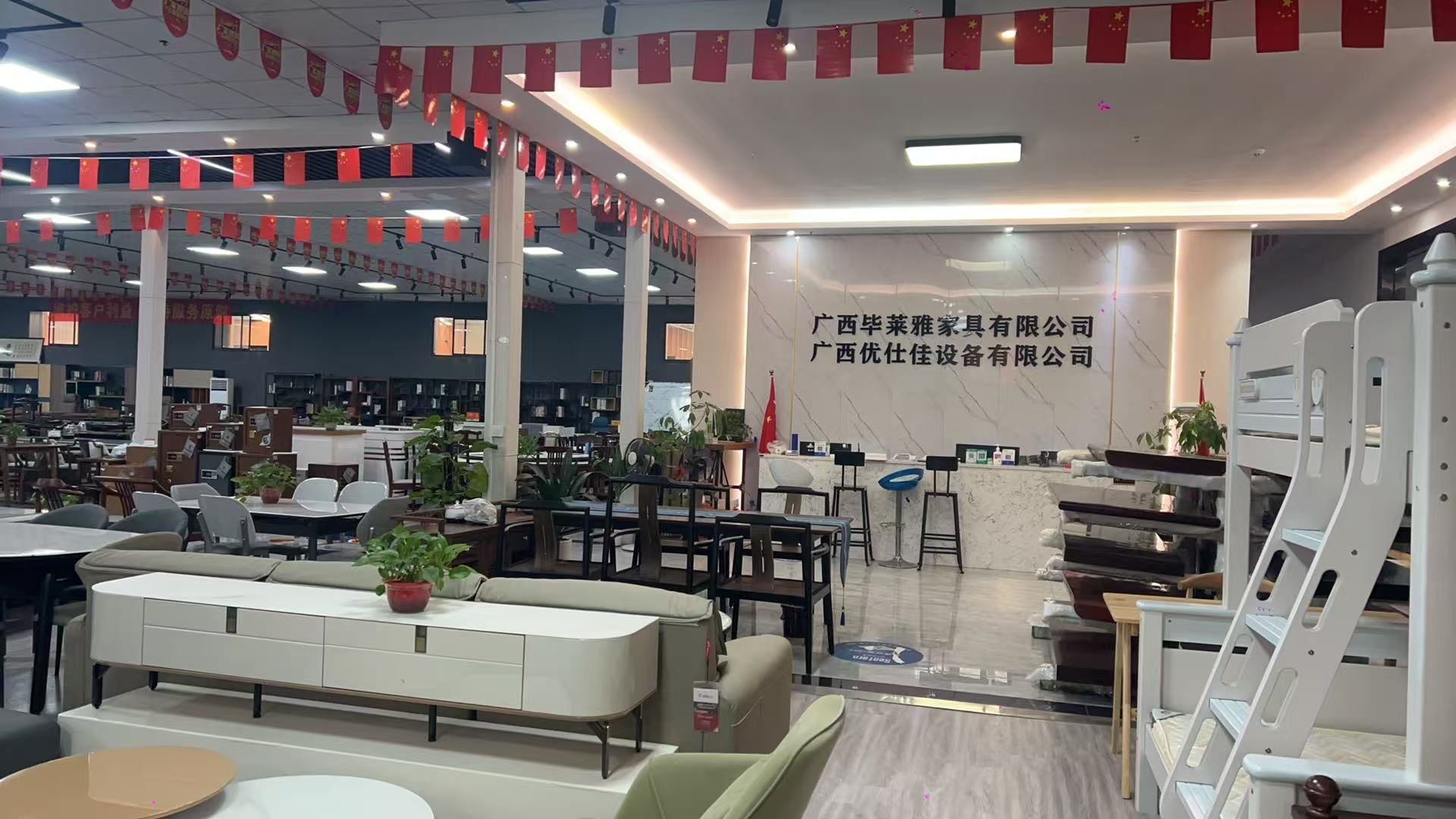 广西毕莱雅办公家具(万泰隆店)