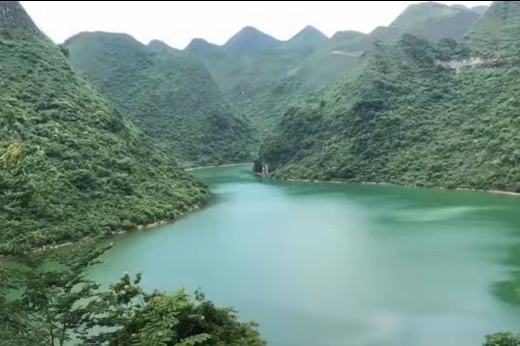 乐业县天鹅湖景区旅行图片 1