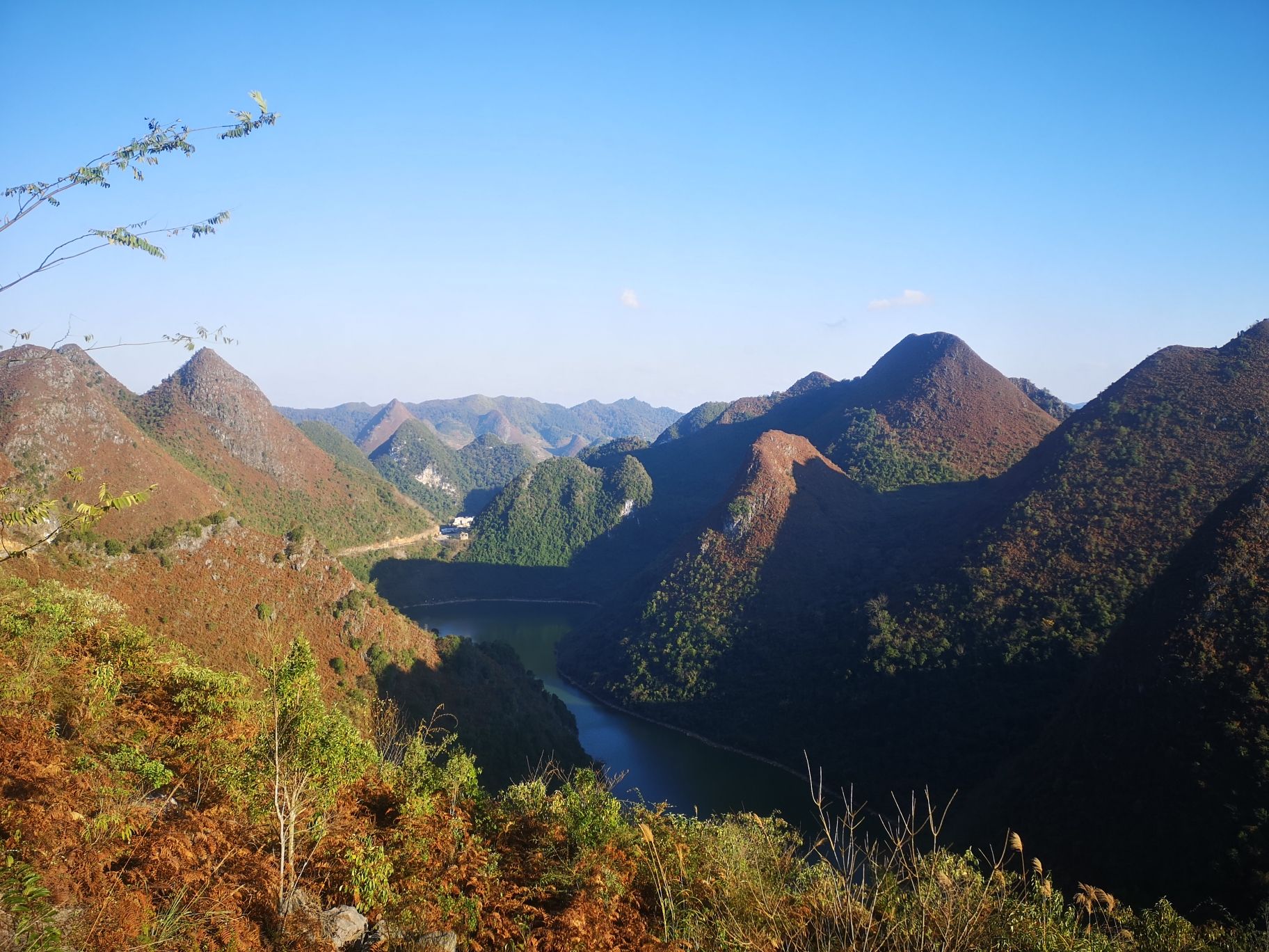 乐业县天鹅湖景区