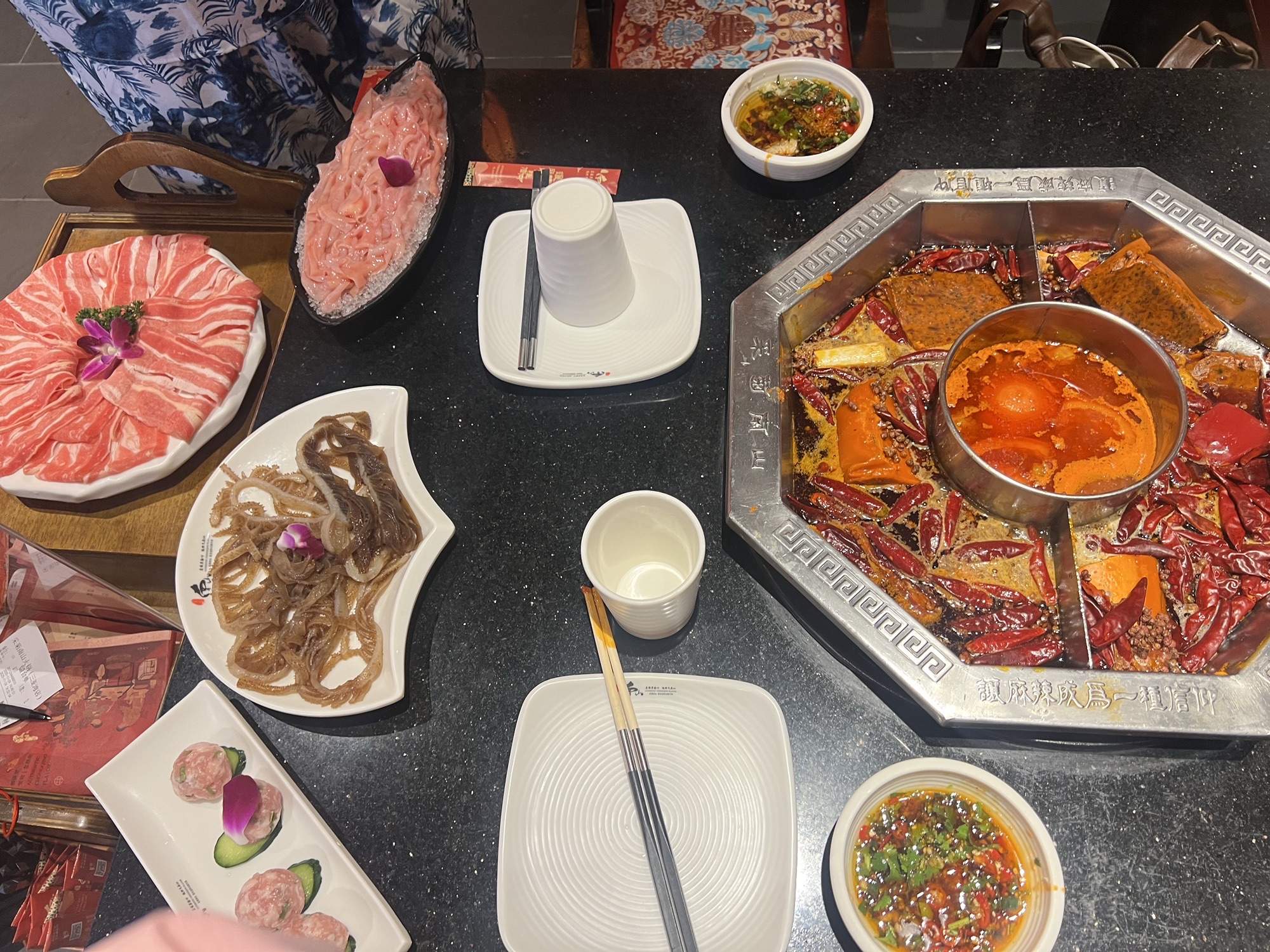 采菊南山·重庆火锅(三亚湾店)