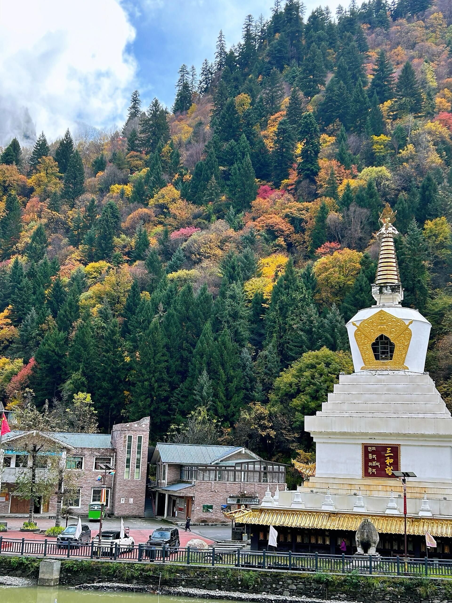 七彩甲足藏寨旅行图片 1