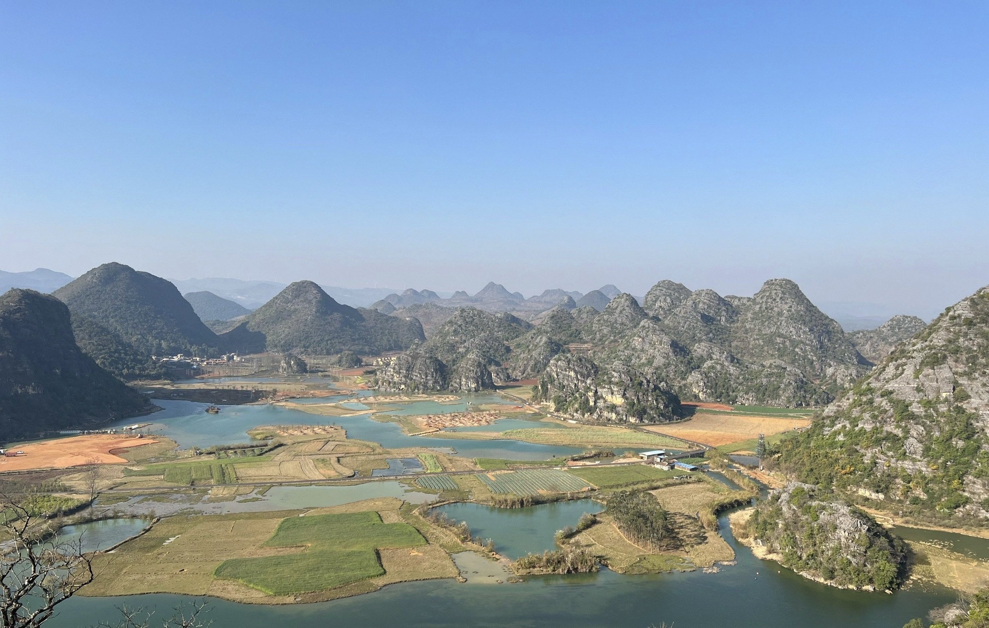 云南普者黑喀斯特地貌国家湿地公园-仙人洞村