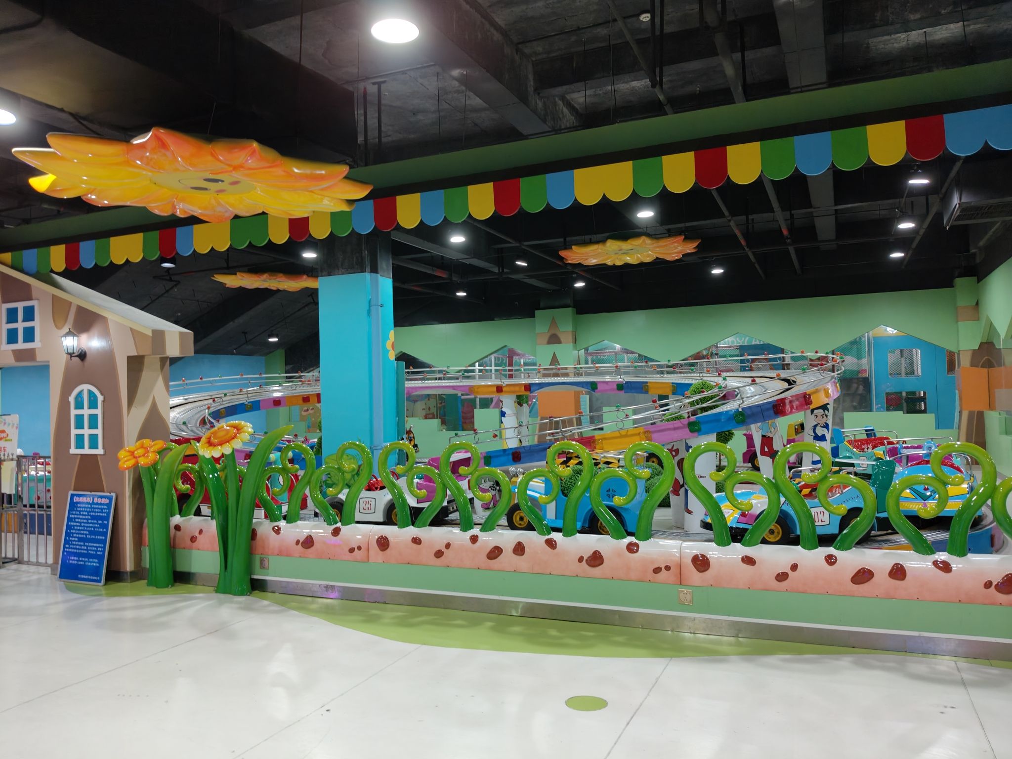 花花世界儿童游乐场(大摩乾景广场店)