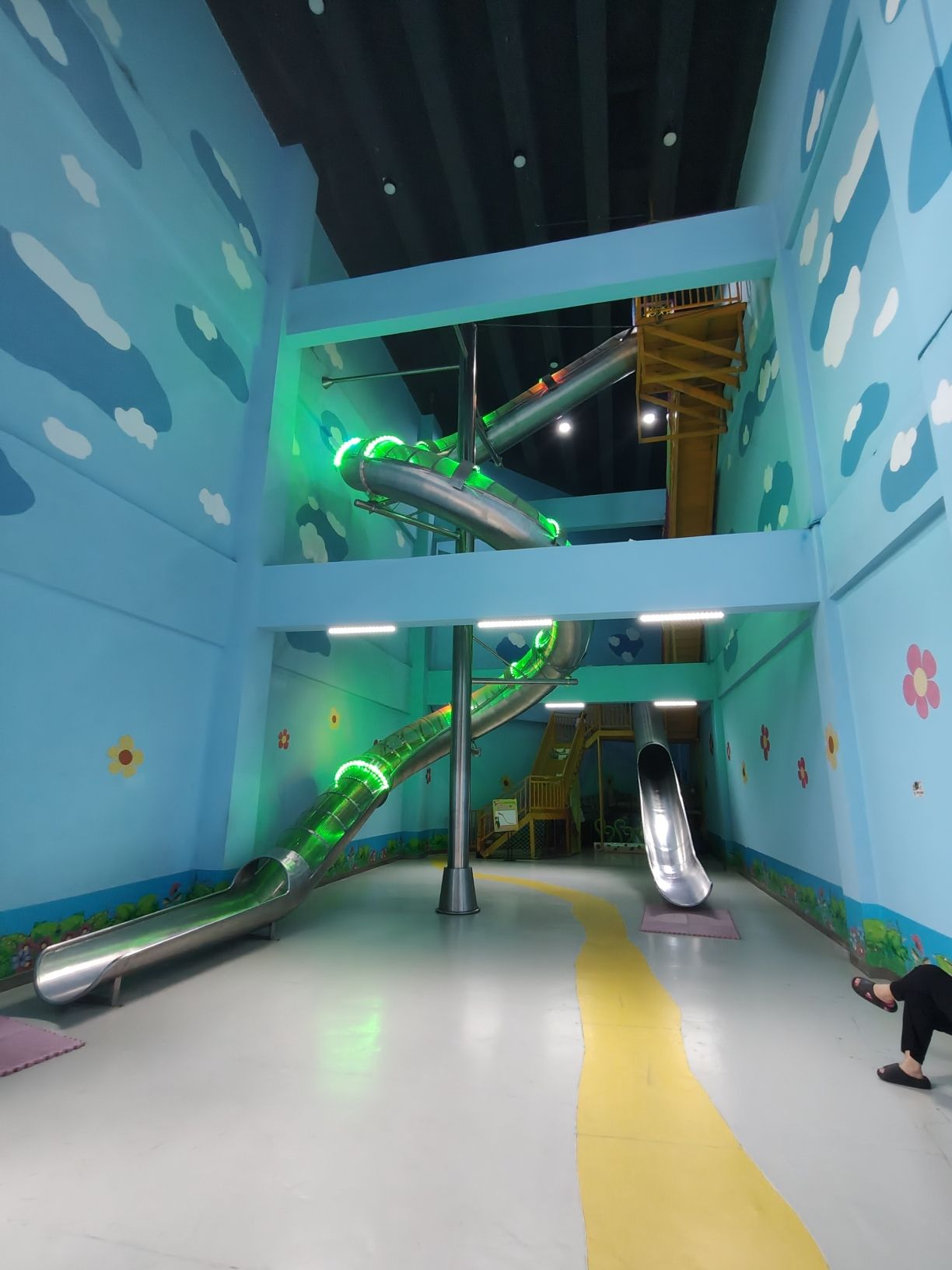 花花世界儿童游乐场(大摩乾景广场店)