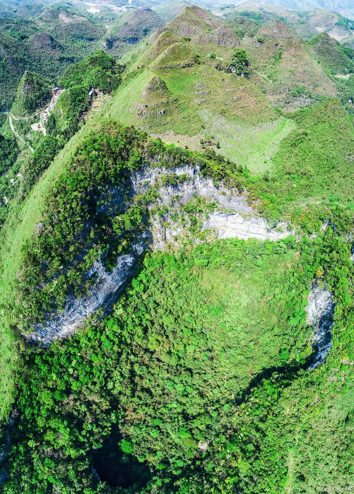 白沙陨石坑