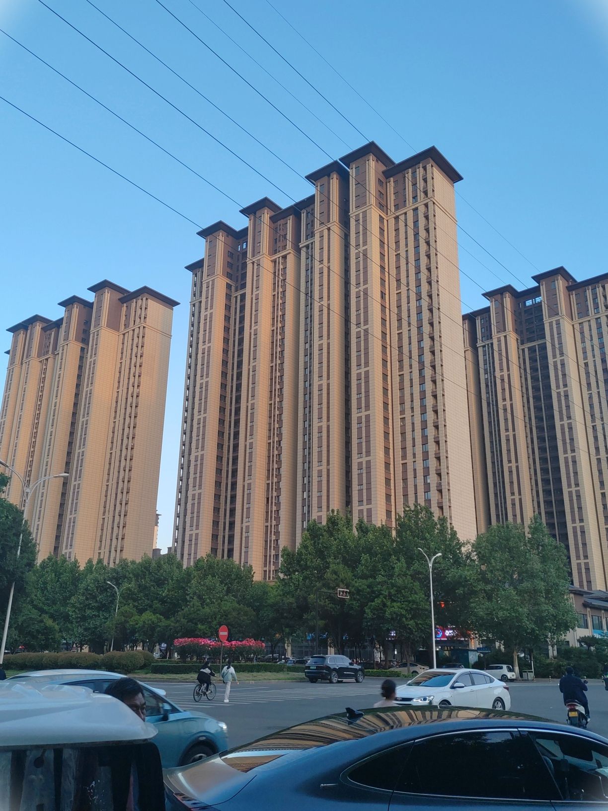 天鸿君邑