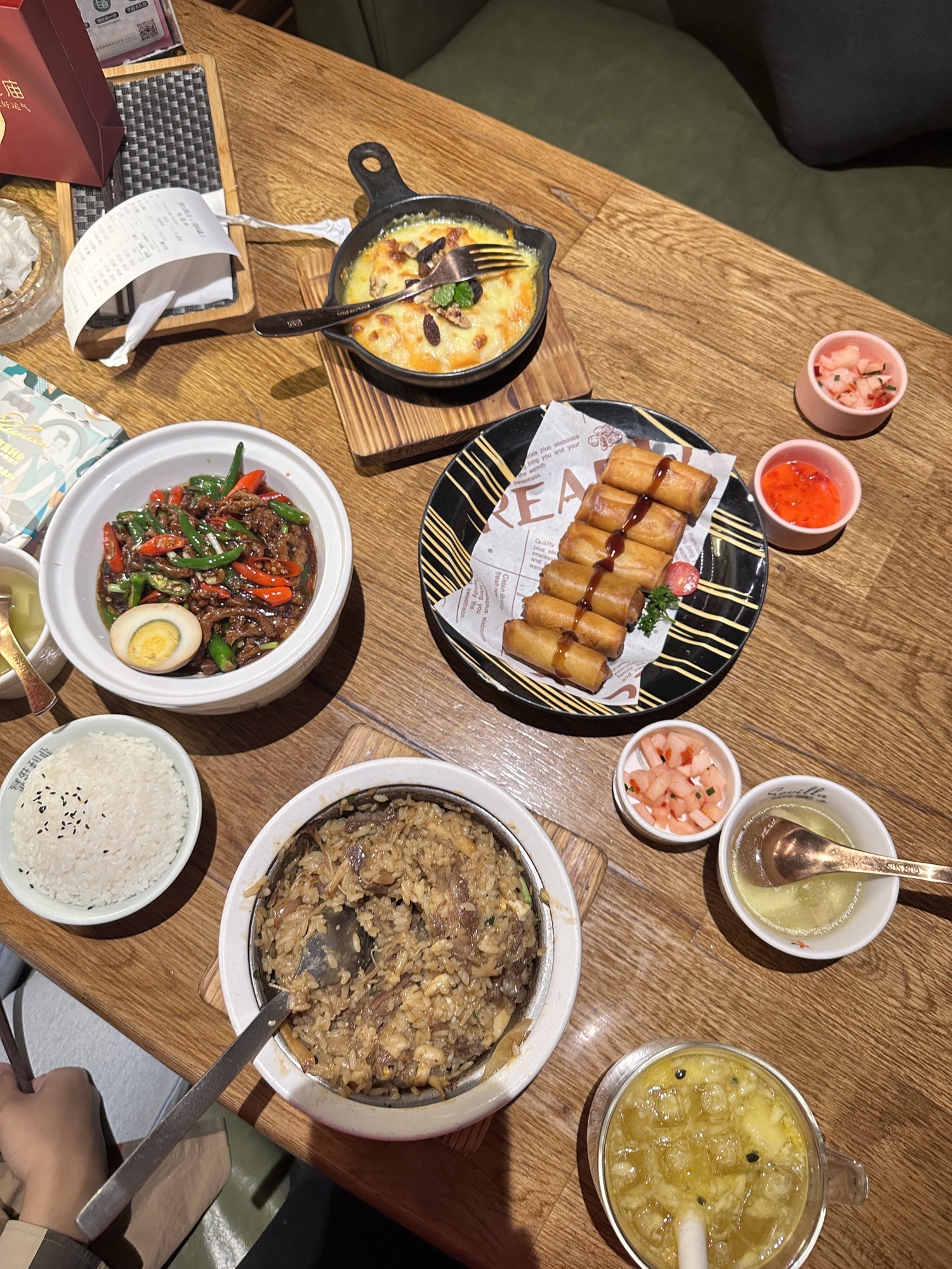 赛维利亚休闲小聚餐厅(桐梓店)